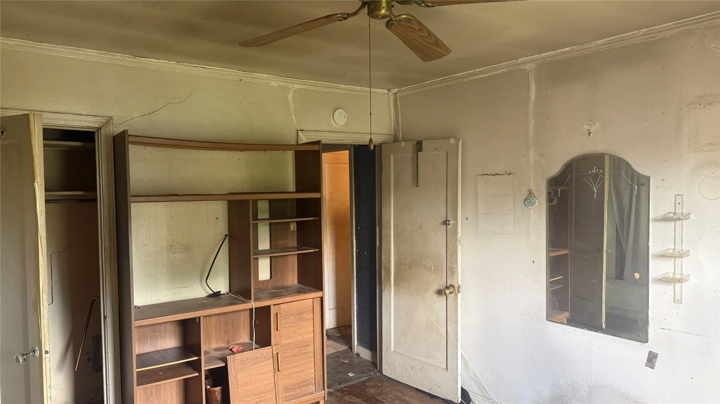 Single Family Residence For Sale in Dallas County , 2319 Kathleen Avenue, Dallas, Texas 75216, 3 Bedroom, 1 Bathroom, 1 Garage spaces, 904 Sqft, built in 1948, Preowned, mls#21250668, Real Estate Agent in Dallas, Homes For Sale in Dallas county, Homes For Sale in Dallas, Realtor in Dallas Texas, Real Estate Brokerage Independent Realty Texas, Luminita Cordes Realtor