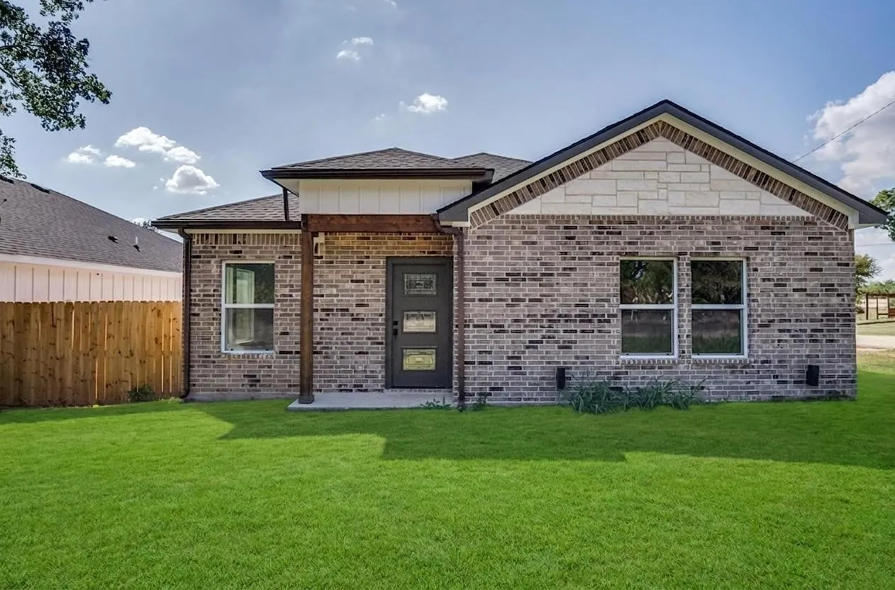 Single Family Residence For Sale in Hood County , 5914 Tin Top Highway, Granbury, Texas 76048, 3 Bedroom, 2 Bathroom, 2 Garage spaces, 1,305 Sqft, built in 2025, New Construction - Complete, mls#21250600, Real Estate Agent in Granbury, Homes For Sale in Hood county, Homes For Sale in Granbury, Realtor in Granbury Texas, Real Estate Brokerage Independent Realty Texas, Luminita Cordes Realtor