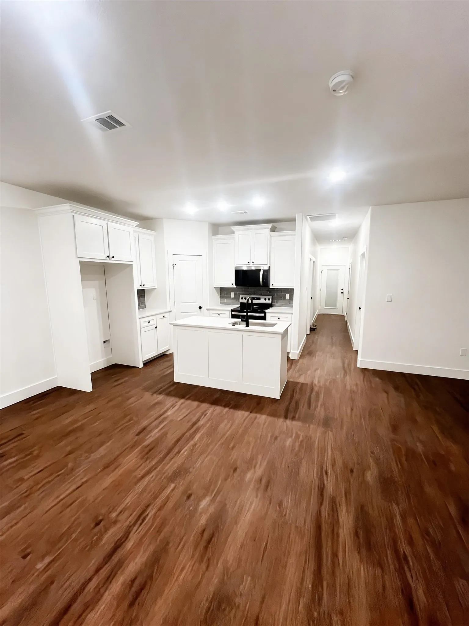 Single Family Residence For Sale in Hood County , 5914 Tin Top Highway, Granbury, Texas 76048, 3 Bedroom, 2 Bathroom, 2 Garage spaces, 1,305 Sqft, built in 2025, New Construction - Complete, mls#21250600, Real Estate Agent in Granbury, Homes For Sale in Hood county, Homes For Sale in Granbury, Realtor in Granbury Texas, Real Estate Brokerage Independent Realty Texas, Luminita Cordes Realtor