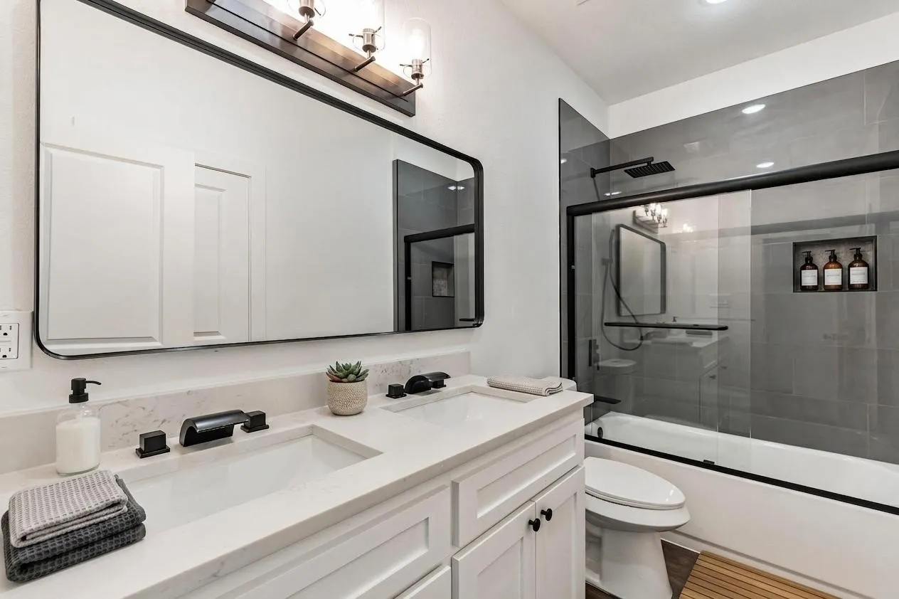 Single Family Residence For Sale in Hood County , 5914 Tin Top Highway, Granbury, Texas 76048, 3 Bedroom, 2 Bathroom, 2 Garage spaces, 1,305 Sqft, built in 2025, New Construction - Complete, mls#21250600, Real Estate Agent in Granbury, Homes For Sale in Hood county, Homes For Sale in Granbury, Realtor in Granbury Texas, Real Estate Brokerage Independent Realty Texas, Luminita Cordes Realtor