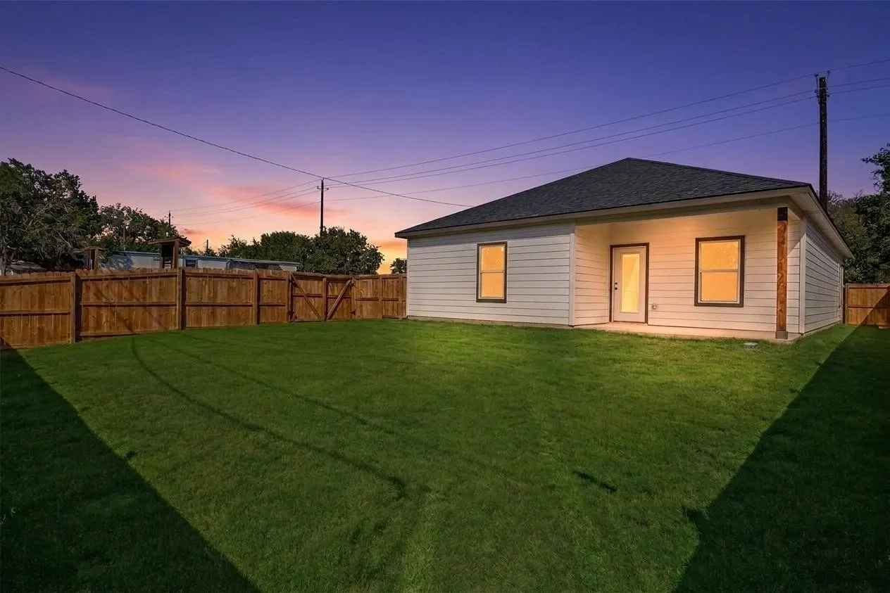Single Family Residence For Sale in Hood County , 5914 Tin Top Highway, Granbury, Texas 76048, 3 Bedroom, 2 Bathroom, 2 Garage spaces, 1,305 Sqft, built in 2025, New Construction - Complete, mls#21250600, Real Estate Agent in Granbury, Homes For Sale in Hood county, Homes For Sale in Granbury, Realtor in Granbury Texas, Real Estate Brokerage Independent Realty Texas, Luminita Cordes Realtor