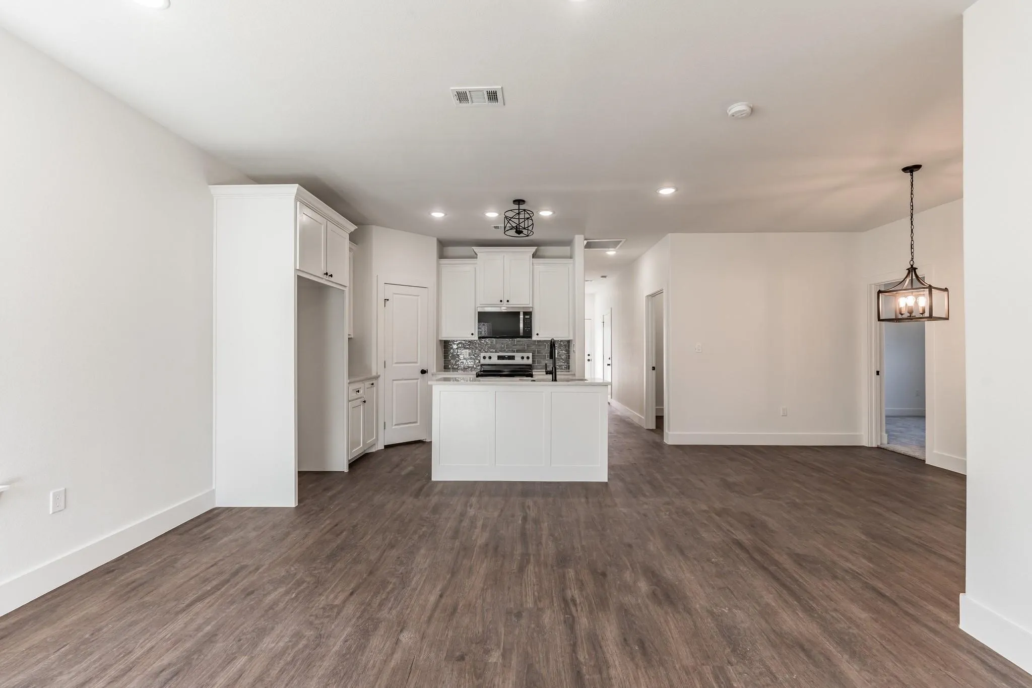Single Family Residence For Sale in Hood County , 5914 Tin Top Highway, Granbury, Texas 76048, 3 Bedroom, 2 Bathroom, 2 Garage spaces, 1,305 Sqft, built in 2025, New Construction - Complete, mls#21250600, Real Estate Agent in Granbury, Homes For Sale in Hood county, Homes For Sale in Granbury, Realtor in Granbury Texas, Real Estate Brokerage Independent Realty Texas, Luminita Cordes Realtor
