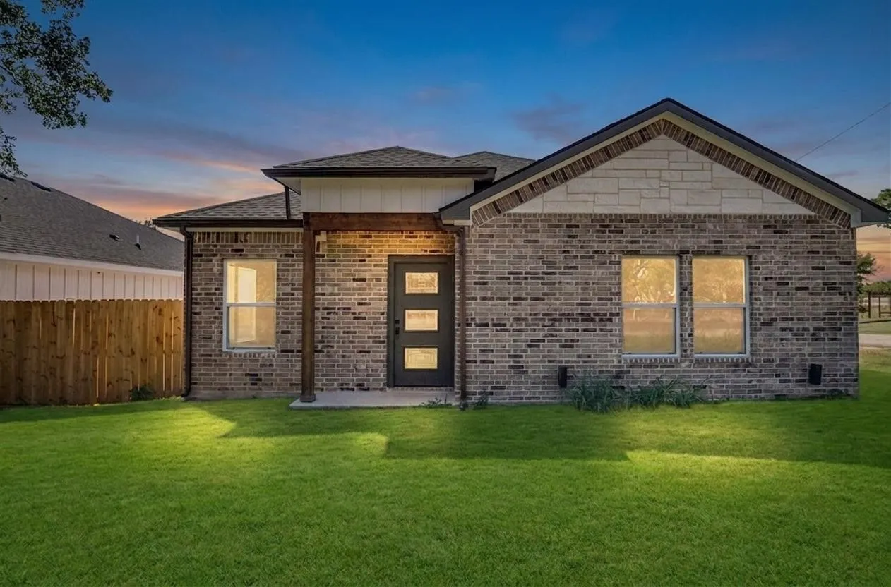 Single Family Residence For Sale in Hood County , 5914 Tin Top Highway, Granbury, Texas 76048, 3 Bedroom, 2 Bathroom, 2 Garage spaces, 1,305 Sqft, built in 2025, New Construction - Complete, mls#21250600, Real Estate Agent in Granbury, Homes For Sale in Hood county, Homes For Sale in Granbury, Realtor in Granbury Texas, Real Estate Brokerage Independent Realty Texas, Luminita Cordes Realtor