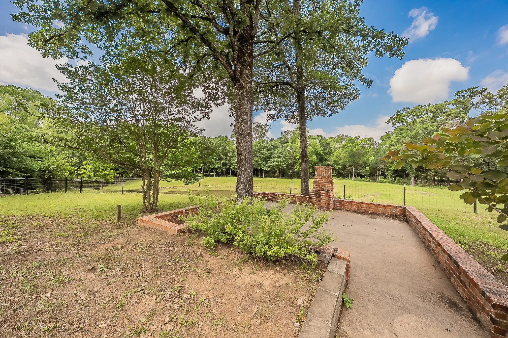 Single Family Residence For Sale in Hunt County , 10248 N Poetry Lane, Poetry, Texas 75160, 3 Bedroom, 3 Bathroom, Garage spaces, 3,820 Sqft, built in 2004, mls#21250629, Real Estate Agent in Poetry, Homes For Sale in Hunt county, Homes For Sale in Poetry, Realtor in Poetry Texas, Real Estate Brokerage Independent Realty Texas, Luminita Cordes Realtor