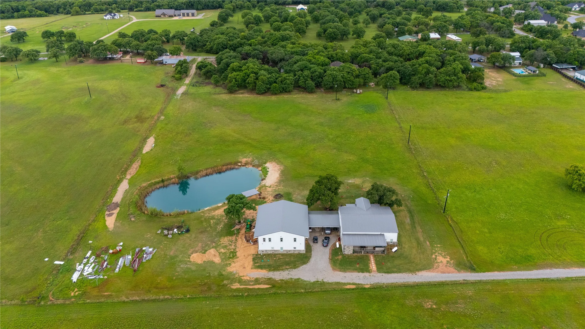 Single Family Residence For Sale in Parker County , 945 Jennings Lane, Azle, Texas 76020, 4 Bedroom, 4 Bathroom, 4 Garage spaces, 3,600 Sqft, built in 2025, Preowned, Price $1,370,000, mls#21249821, Real Estate Agent in Azle, Homes For Sale in Parker county, Homes For Sale in Azle, Realtor in Azle Texas, Real Estate Brokerage Independent Realty Texas, Luminita Cordes Realtor