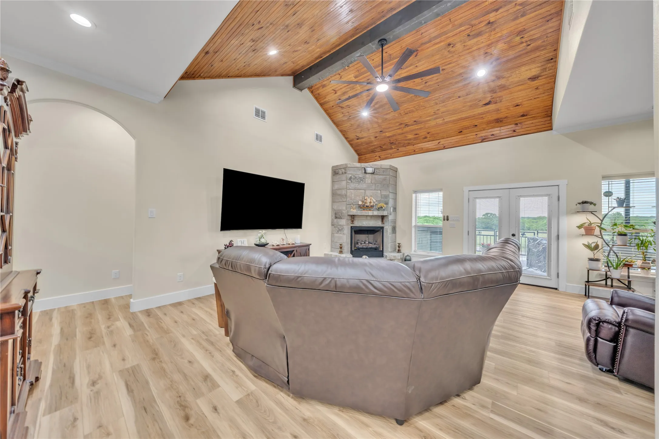 Single Family Residence For Sale in Parker County , 945 Jennings Lane, Azle, Texas 76020, 4 Bedroom, 4 Bathroom, 4 Garage spaces, 3,600 Sqft, built in 2025, Preowned, Price $1,370,000, mls#21249821, Real Estate Agent in Azle, Homes For Sale in Parker county, Homes For Sale in Azle, Realtor in Azle Texas, Real Estate Brokerage Independent Realty Texas, Luminita Cordes Realtor