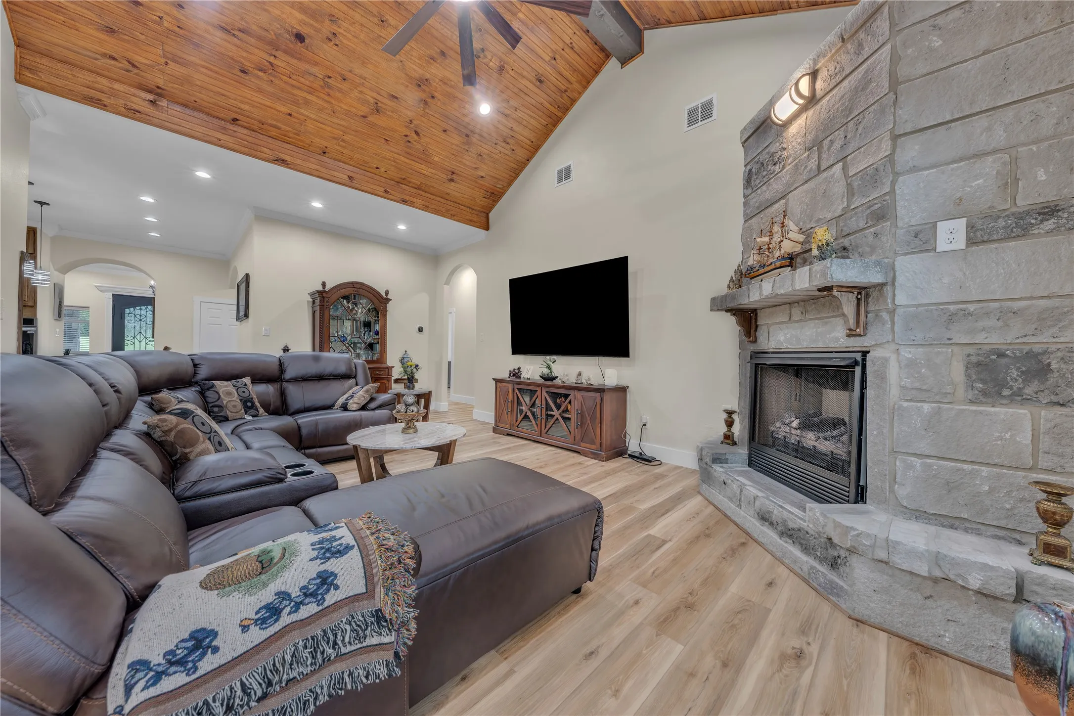 Single Family Residence For Sale in Parker County , 945 Jennings Lane, Azle, Texas 76020, 4 Bedroom, 4 Bathroom, 4 Garage spaces, 3,600 Sqft, built in 2025, Preowned, Price $1,370,000, mls#21249821, Real Estate Agent in Azle, Homes For Sale in Parker county, Homes For Sale in Azle, Realtor in Azle Texas, Real Estate Brokerage Independent Realty Texas, Luminita Cordes Realtor