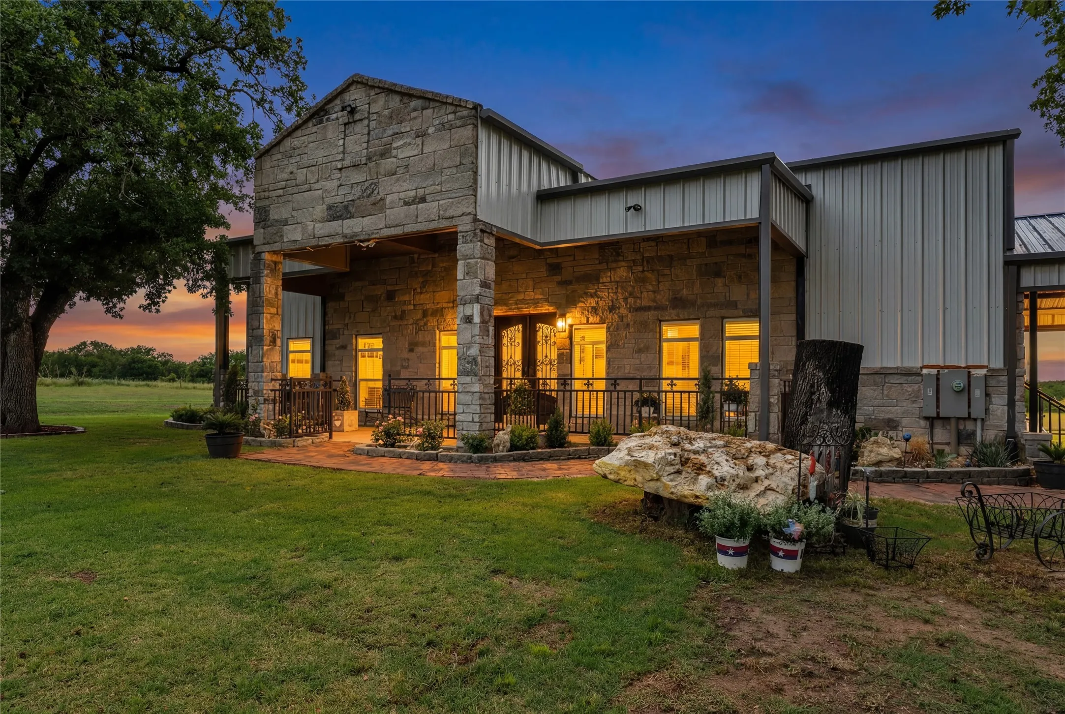 Single Family Residence For Sale in Parker County , 945 Jennings Lane, Azle, Texas 76020, 4 Bedroom, 4 Bathroom, 4 Garage spaces, 3,600 Sqft, built in 2025, Preowned, Price $1,370,000, mls#21249821, Real Estate Agent in Azle, Homes For Sale in Parker county, Homes For Sale in Azle, Realtor in Azle Texas, Real Estate Brokerage Independent Realty Texas, Luminita Cordes Realtor