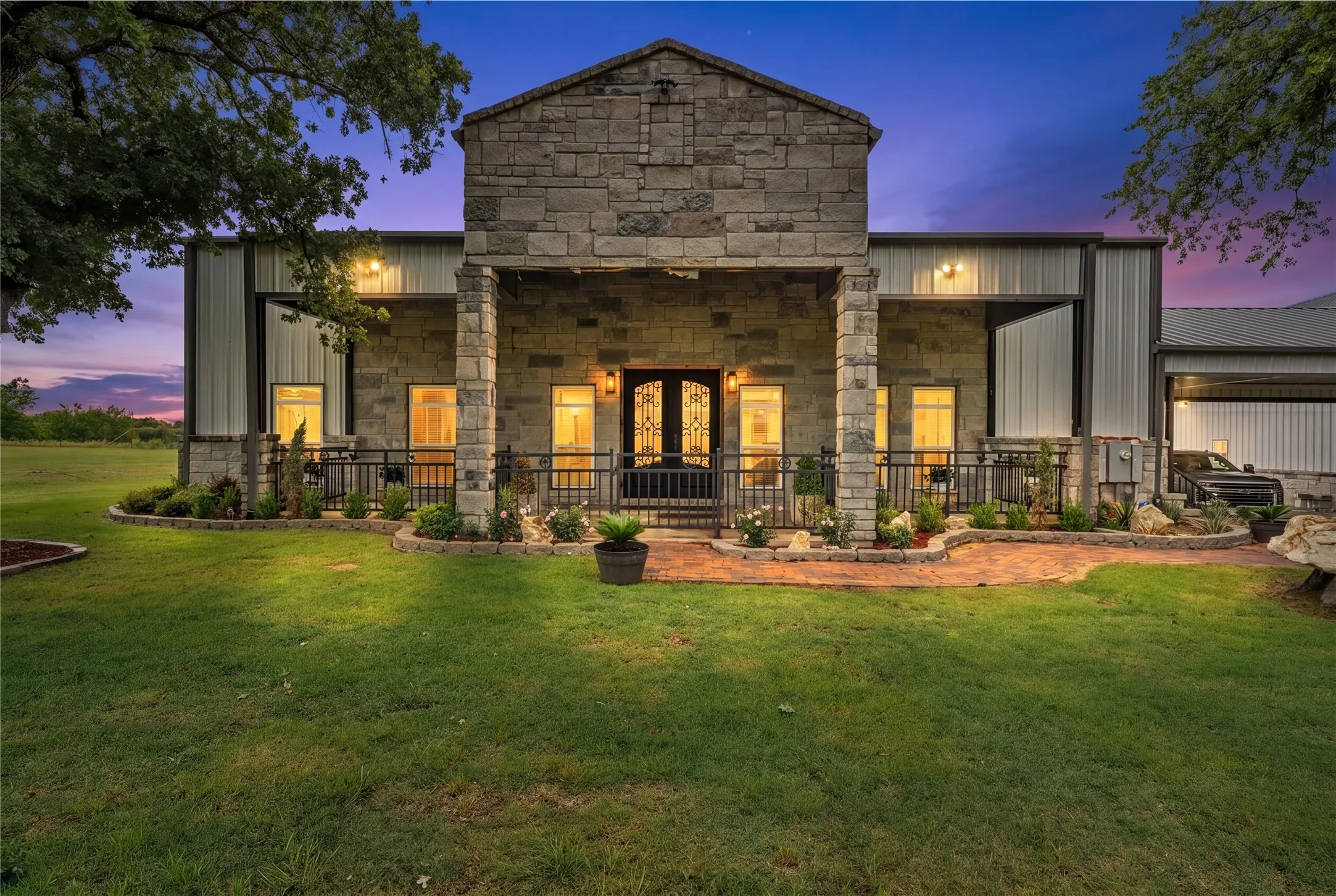 Single Family Residence For Sale in Parker County , 945 Jennings Lane, Azle, Texas 76020, 4 Bedroom, 4 Bathroom, 4 Garage spaces, 3,600 Sqft, built in 2025, Preowned, Price $1,370,000, mls#21249821, Real Estate Agent in Azle, Homes For Sale in Parker county, Homes For Sale in Azle, Realtor in Azle Texas, Real Estate Brokerage Independent Realty Texas, Luminita Cordes Realtor