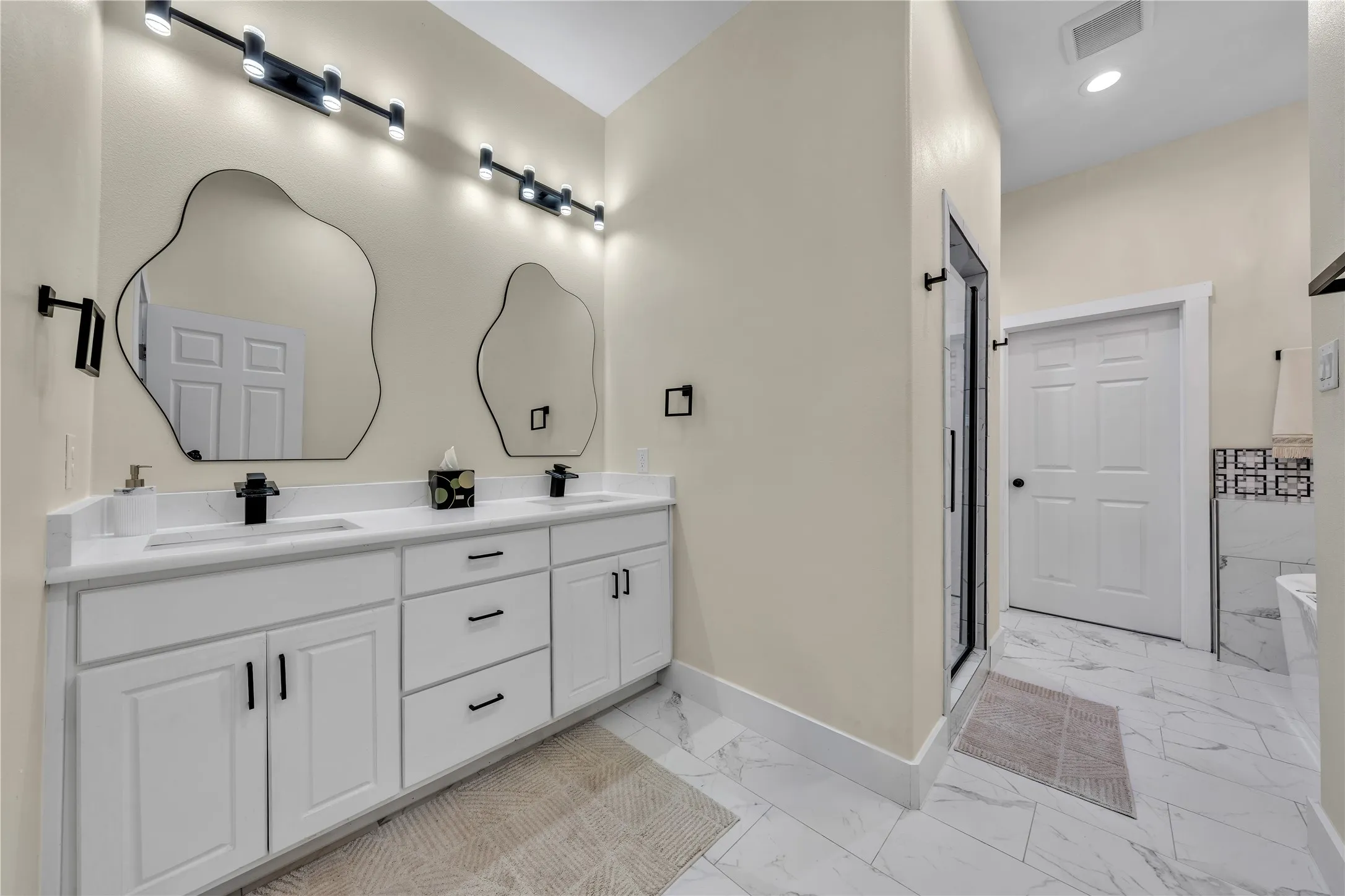Single Family Residence For Sale in Parker County , 945 Jennings Lane, Azle, Texas 76020, 4 Bedroom, 4 Bathroom, 4 Garage spaces, 3,600 Sqft, built in 2025, Preowned, Price $1,370,000, mls#21249821, Real Estate Agent in Azle, Homes For Sale in Parker county, Homes For Sale in Azle, Realtor in Azle Texas, Real Estate Brokerage Independent Realty Texas, Luminita Cordes Realtor