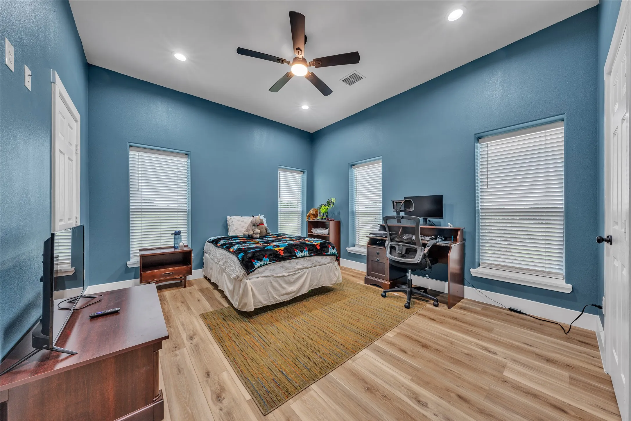 Single Family Residence For Sale in Parker County , 945 Jennings Lane, Azle, Texas 76020, 4 Bedroom, 4 Bathroom, 4 Garage spaces, 3,600 Sqft, built in 2025, Preowned, Price $1,370,000, mls#21249821, Real Estate Agent in Azle, Homes For Sale in Parker county, Homes For Sale in Azle, Realtor in Azle Texas, Real Estate Brokerage Independent Realty Texas, Luminita Cordes Realtor