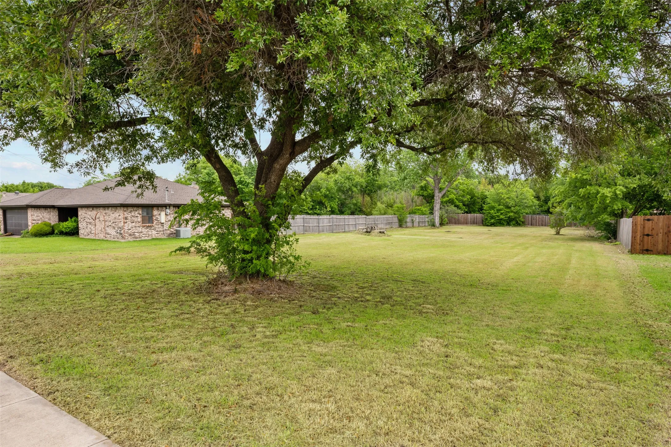 Unimproved Land For Sale in Tarrant County , 1023 Bryant Street, Benbrook, Texas 76126, 0, 0, Garage spaces, 0 Sqft, built in 0, mls#21247106, Real Estate Agent in Benbrook, Homes For Sale in Tarrant county, Homes For Sale in Benbrook, Realtor in Benbrook Texas, Real Estate Brokerage Independent Realty Texas, Luminita Cordes Realtor