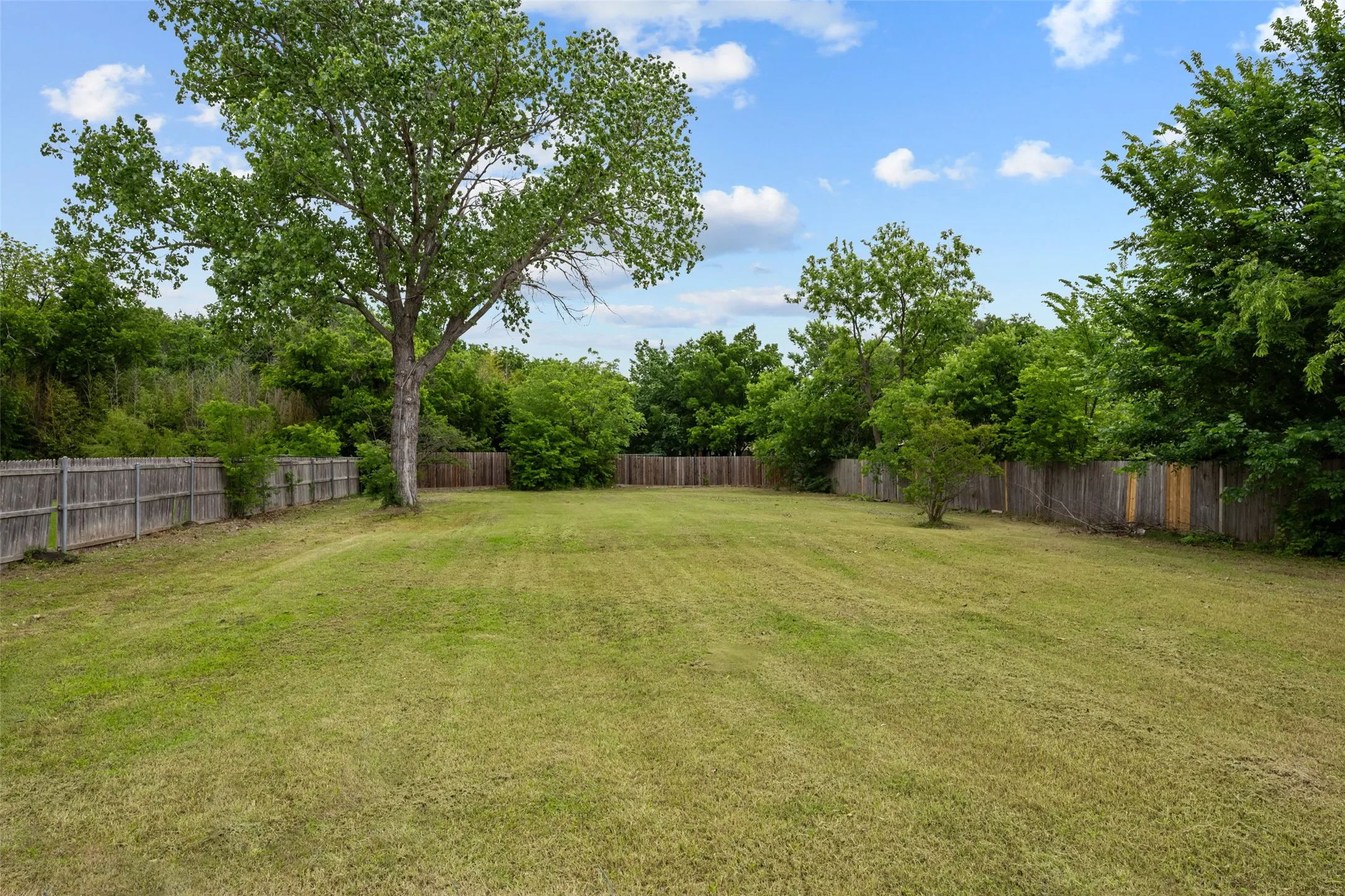 Unimproved Land For Sale in Tarrant County , 1023 Bryant Street, Benbrook, Texas 76126, 0, 0, Garage spaces, 0 Sqft, built in 0, mls#21247106, Real Estate Agent in Benbrook, Homes For Sale in Tarrant county, Homes For Sale in Benbrook, Realtor in Benbrook Texas, Real Estate Brokerage Independent Realty Texas, Luminita Cordes Realtor