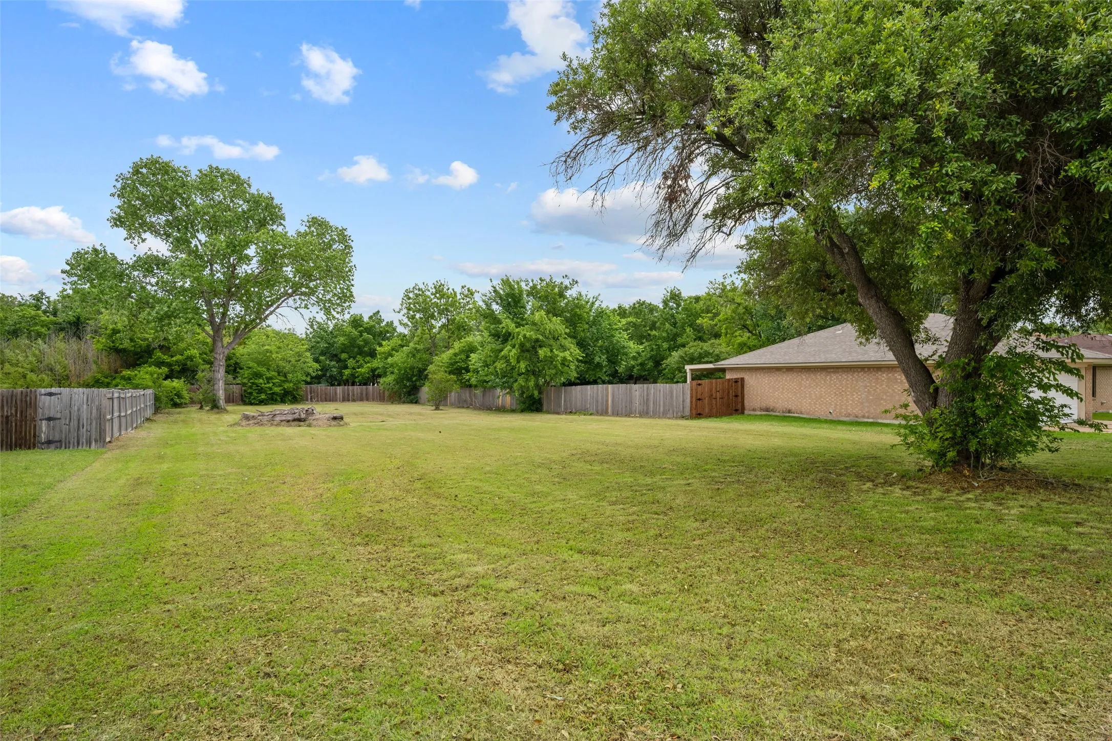 Unimproved Land For Sale in Tarrant County , 1023 Bryant Street, Benbrook, Texas 76126, 0, 0, Garage spaces, 0 Sqft, built in 0, mls#21247106, Real Estate Agent in Benbrook, Homes For Sale in Tarrant county, Homes For Sale in Benbrook, Realtor in Benbrook Texas, Real Estate Brokerage Independent Realty Texas, Luminita Cordes Realtor