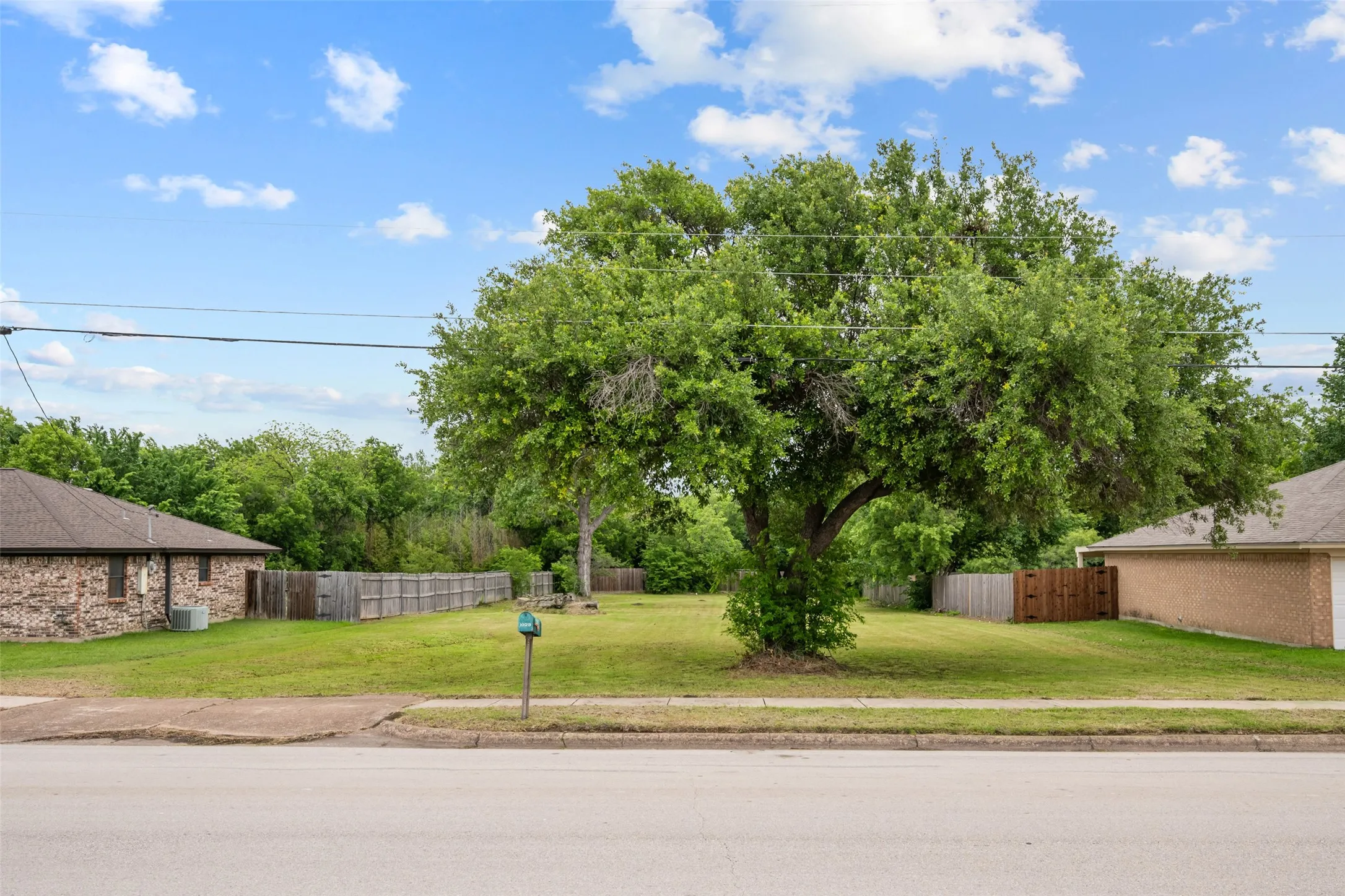 Unimproved Land For Sale in Tarrant County , 1023 Bryant Street, Benbrook, Texas 76126, 0, 0, Garage spaces, 0 Sqft, built in 0, mls#21247106, Real Estate Agent in Benbrook, Homes For Sale in Tarrant county, Homes For Sale in Benbrook, Realtor in Benbrook Texas, Real Estate Brokerage Independent Realty Texas, Luminita Cordes Realtor