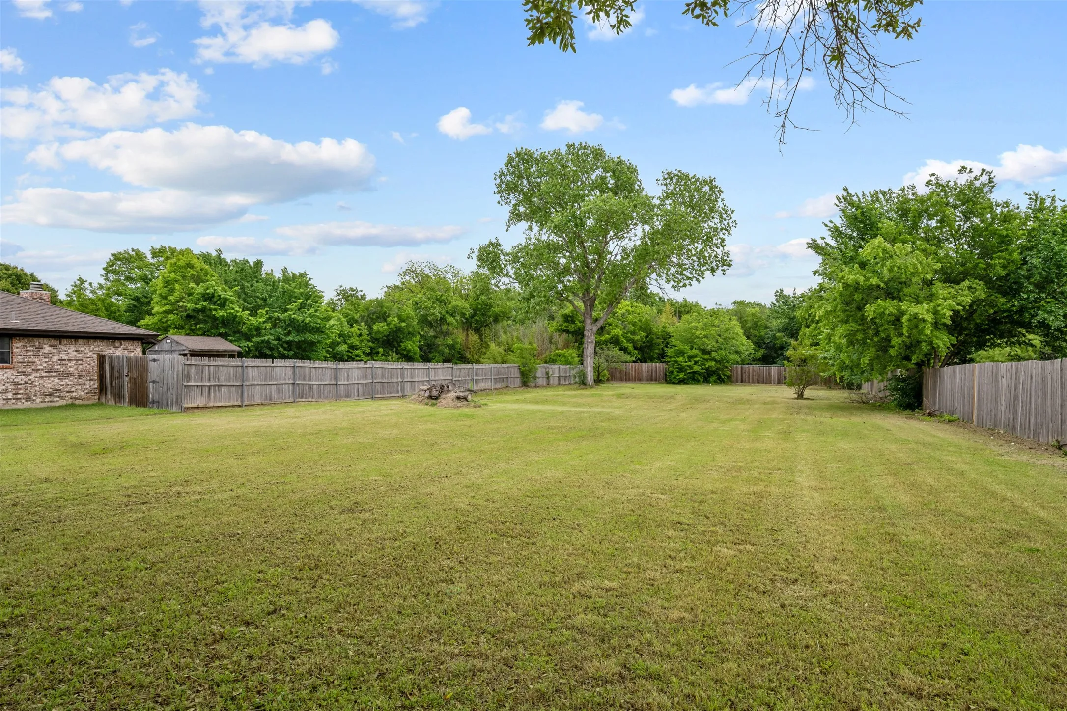 Unimproved Land For Sale in Tarrant County , 1023 Bryant Street, Benbrook, Texas 76126, 0, 0, Garage spaces, 0 Sqft, built in 0, mls#21247106, Real Estate Agent in Benbrook, Homes For Sale in Tarrant county, Homes For Sale in Benbrook, Realtor in Benbrook Texas, Real Estate Brokerage Independent Realty Texas, Luminita Cordes Realtor