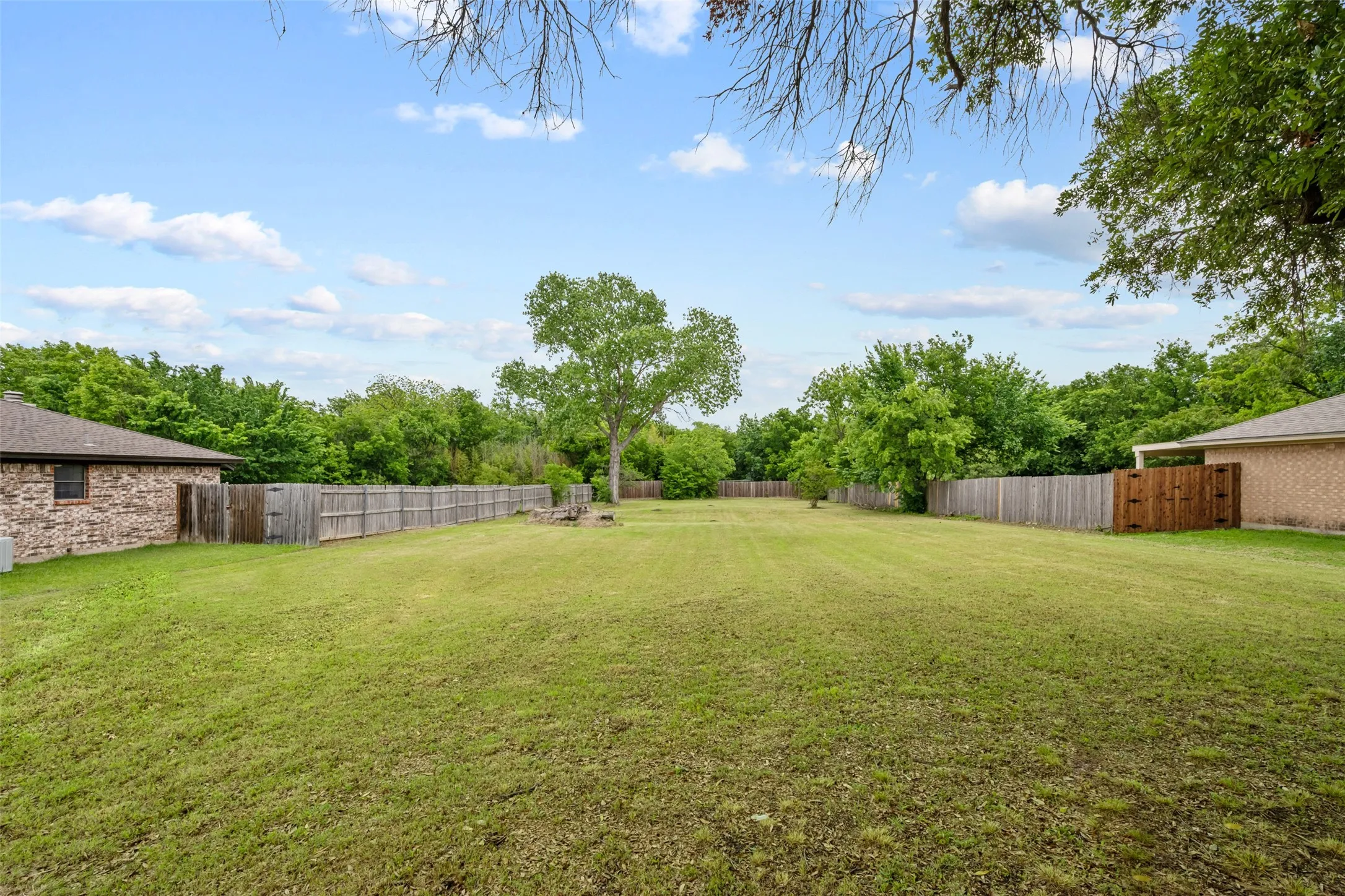 Unimproved Land For Sale in Tarrant County , 1023 Bryant Street, Benbrook, Texas 76126, 0, 0, Garage spaces, 0 Sqft, built in 0, mls#21247106, Real Estate Agent in Benbrook, Homes For Sale in Tarrant county, Homes For Sale in Benbrook, Realtor in Benbrook Texas, Real Estate Brokerage Independent Realty Texas, Luminita Cordes Realtor