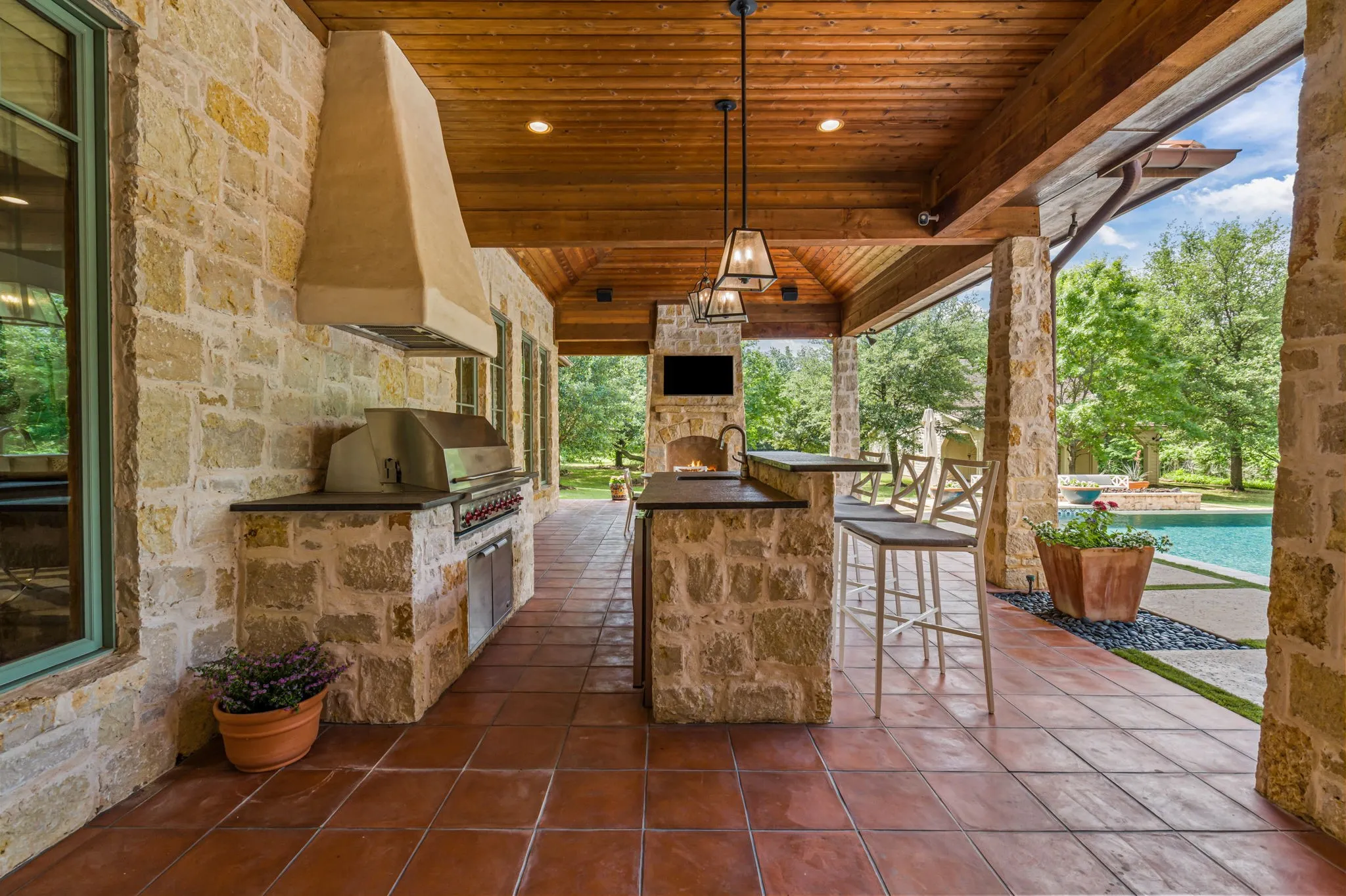 Wolf gas grill with vent; sink in island;