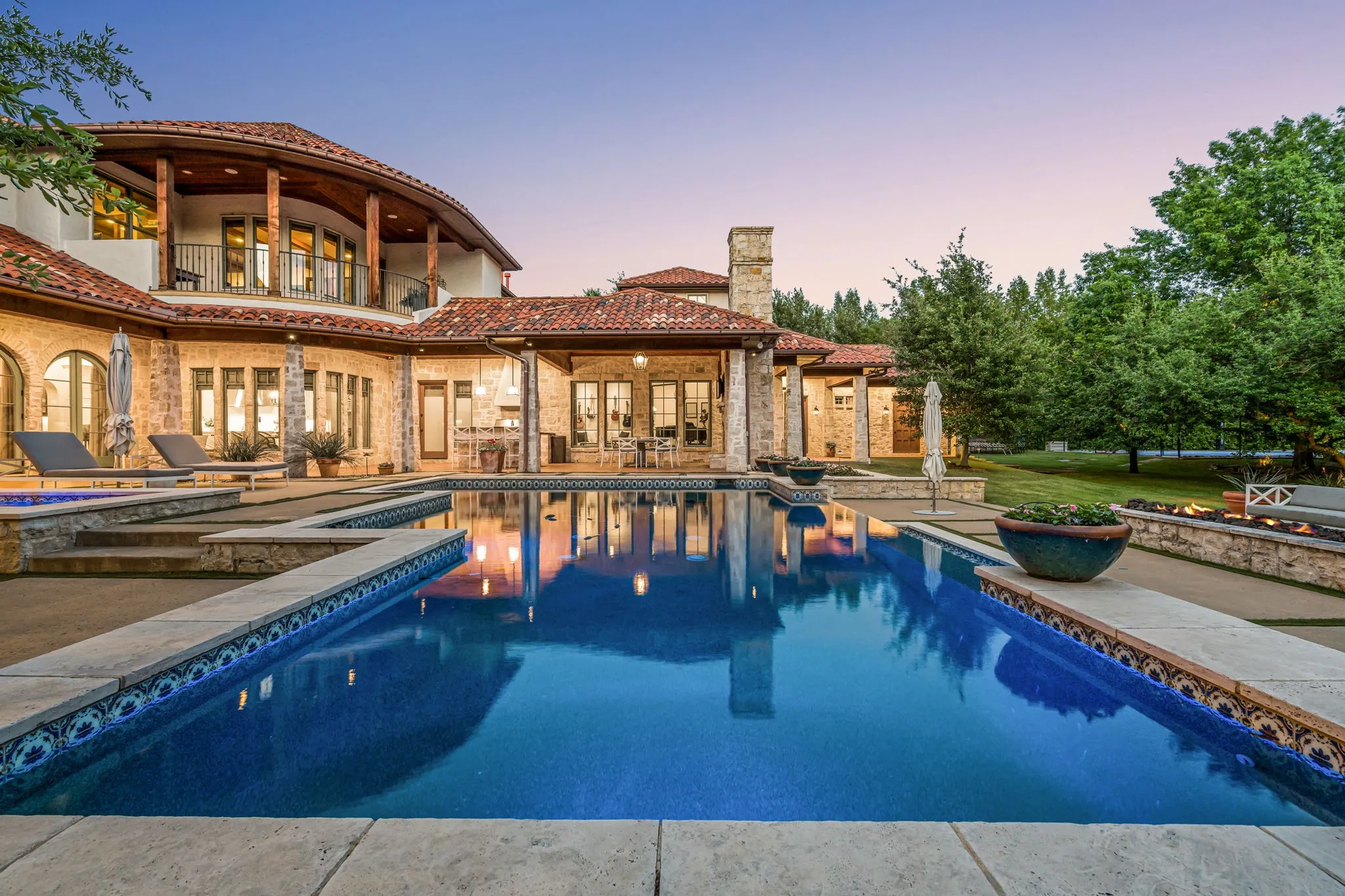 Beautiful pool with separate spa