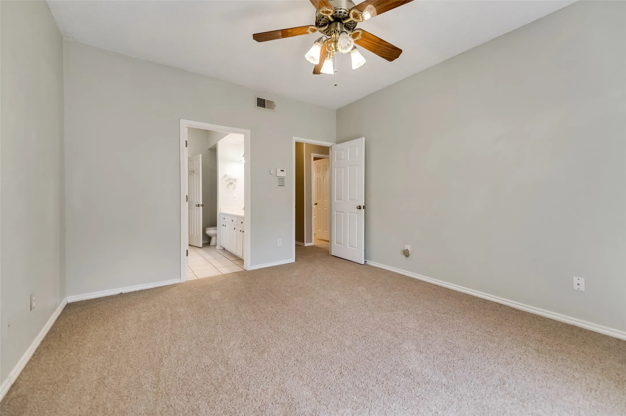 Single Family Residence For Sale in Collin County , 1204 Surrey Circle, Wylie, Texas 75098, 4 Bedroom, 3 Bathroom, 2 Garage spaces, 2,370 Sqft, built in 1991, Preowned, mls#21250716, Real Estate Agent in Wylie, Homes For Sale in Collin county, Homes For Sale in Wylie, Realtor in Wylie Texas, Real Estate Brokerage Independent Realty Texas, Luminita Cordes Realtor