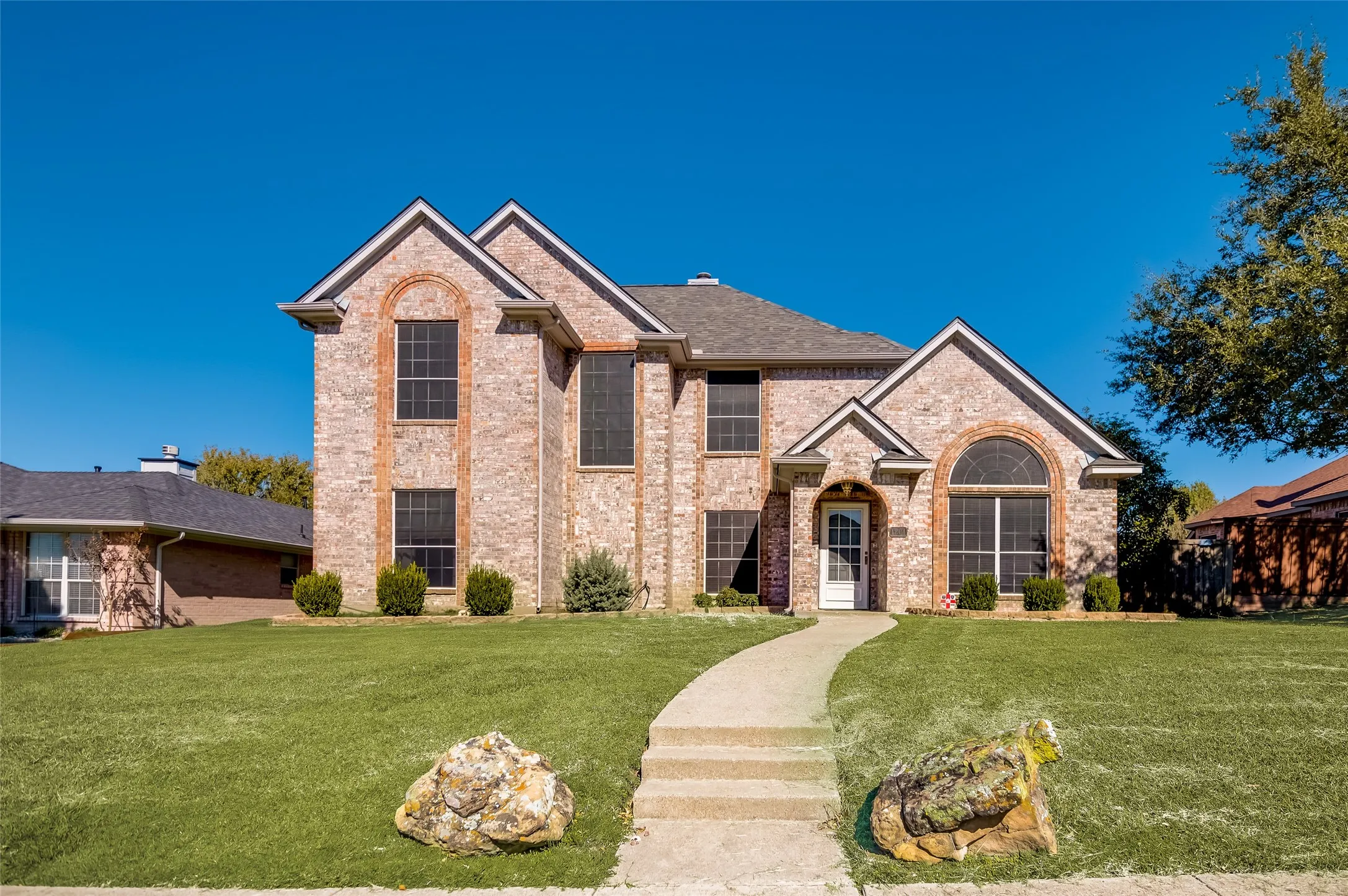 Single Family Residence For Sale in Collin County , 1204 Surrey Circle, Wylie, Texas 75098, 4 Bedroom, 3 Bathroom, 2 Garage spaces, 2,370 Sqft, built in 1991, Preowned, mls#21250716, Real Estate Agent in Wylie, Homes For Sale in Collin county, Homes For Sale in Wylie, Realtor in Wylie Texas, Real Estate Brokerage Independent Realty Texas, Luminita Cordes Realtor
