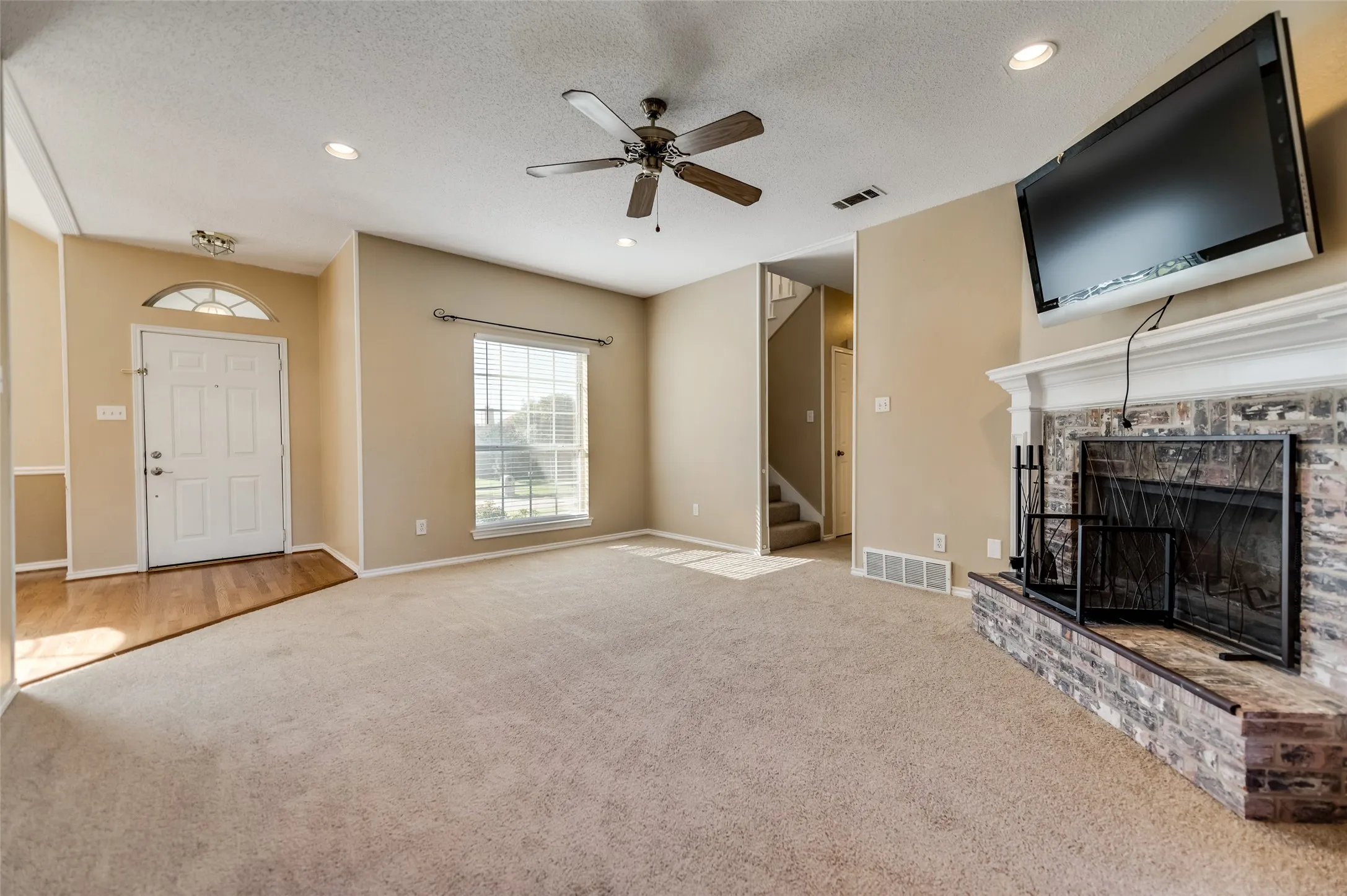 Single Family Residence For Sale in Collin County , 1204 Surrey Circle, Wylie, Texas 75098, 4 Bedroom, 3 Bathroom, 2 Garage spaces, 2,370 Sqft, built in 1991, Preowned, mls#21250716, Real Estate Agent in Wylie, Homes For Sale in Collin county, Homes For Sale in Wylie, Realtor in Wylie Texas, Real Estate Brokerage Independent Realty Texas, Luminita Cordes Realtor