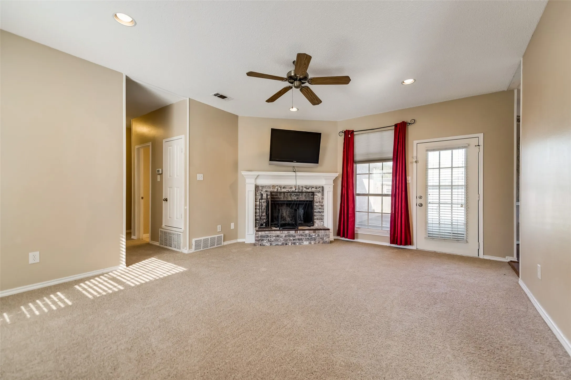 Single Family Residence For Sale in Collin County , 1204 Surrey Circle, Wylie, Texas 75098, 4 Bedroom, 3 Bathroom, 2 Garage spaces, 2,370 Sqft, built in 1991, Preowned, mls#21250716, Real Estate Agent in Wylie, Homes For Sale in Collin county, Homes For Sale in Wylie, Realtor in Wylie Texas, Real Estate Brokerage Independent Realty Texas, Luminita Cordes Realtor