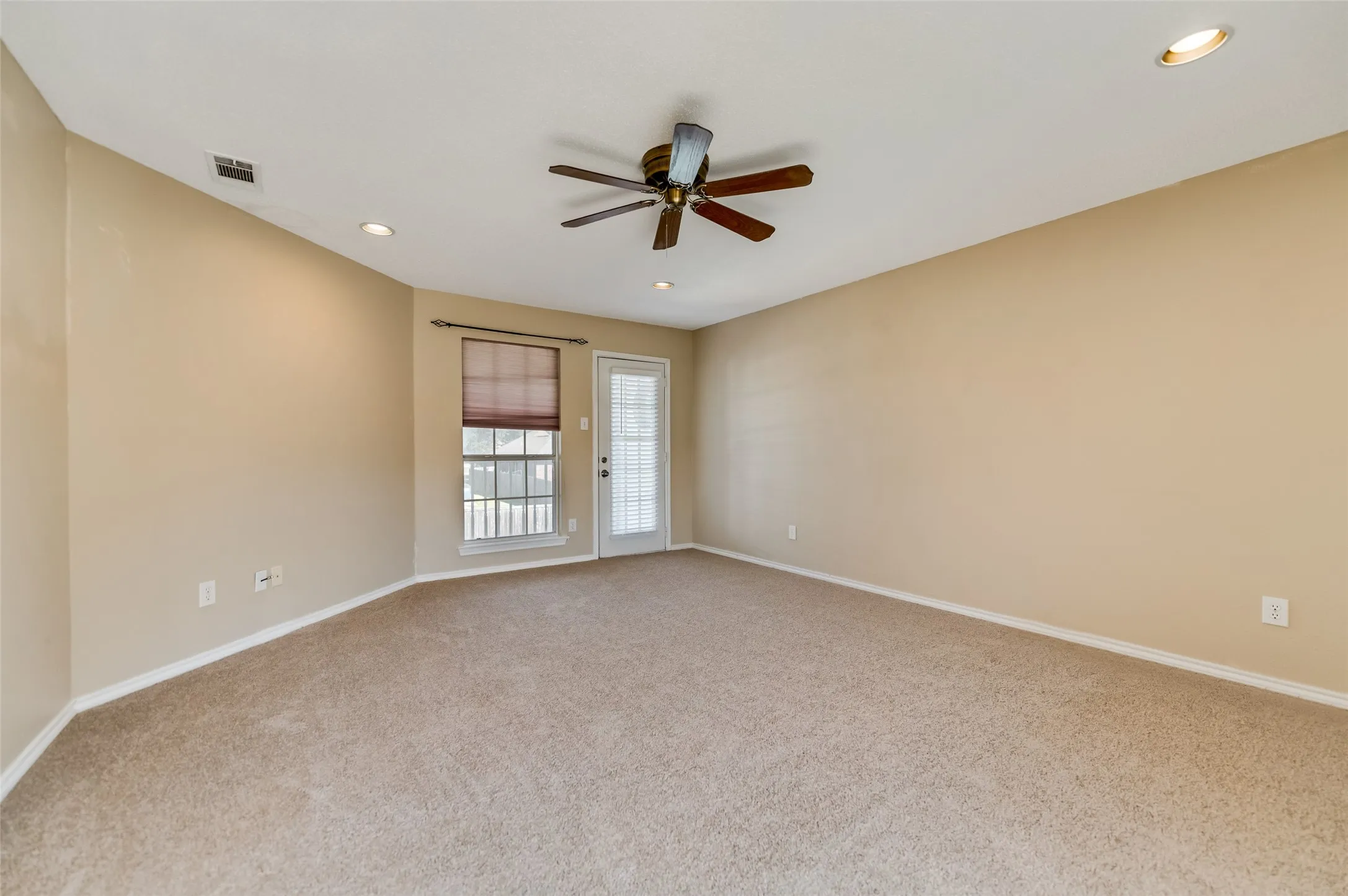 Single Family Residence For Sale in Collin County , 1204 Surrey Circle, Wylie, Texas 75098, 4 Bedroom, 3 Bathroom, 2 Garage spaces, 2,370 Sqft, built in 1991, Preowned, mls#21250716, Real Estate Agent in Wylie, Homes For Sale in Collin county, Homes For Sale in Wylie, Realtor in Wylie Texas, Real Estate Brokerage Independent Realty Texas, Luminita Cordes Realtor