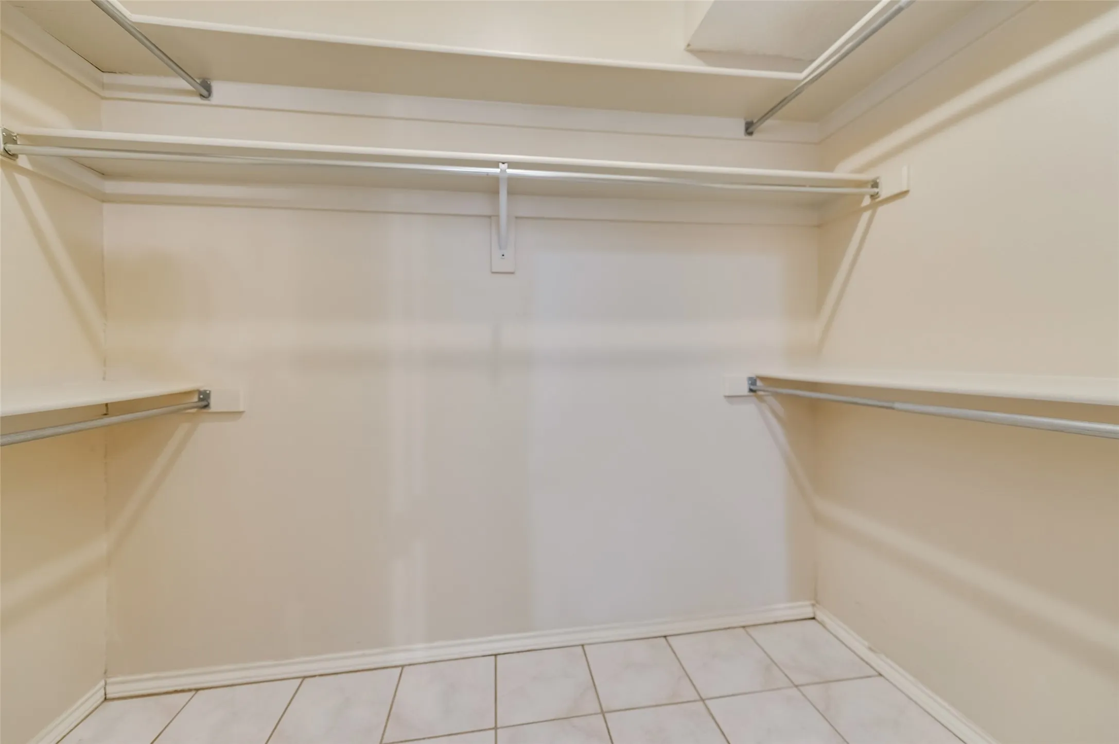 Single Family Residence For Sale in Collin County , 1204 Surrey Circle, Wylie, Texas 75098, 4 Bedroom, 3 Bathroom, 2 Garage spaces, 2,370 Sqft, built in 1991, Preowned, mls#21250716, Real Estate Agent in Wylie, Homes For Sale in Collin county, Homes For Sale in Wylie, Realtor in Wylie Texas, Real Estate Brokerage Independent Realty Texas, Luminita Cordes Realtor