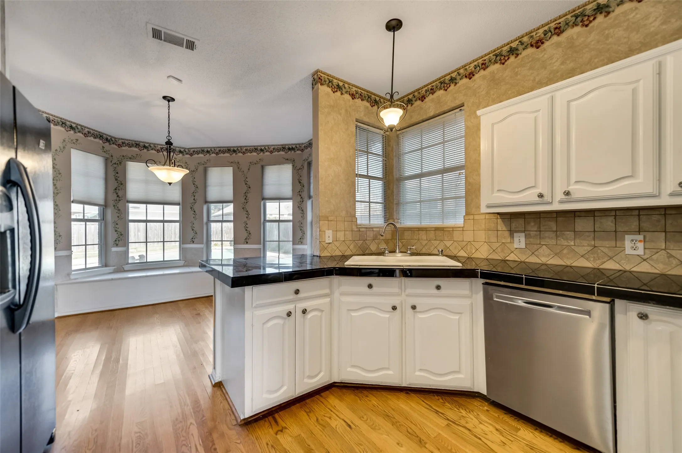 Single Family Residence For Sale in Collin County , 1204 Surrey Circle, Wylie, Texas 75098, 4 Bedroom, 3 Bathroom, 2 Garage spaces, 2,370 Sqft, built in 1991, Preowned, mls#21250716, Real Estate Agent in Wylie, Homes For Sale in Collin county, Homes For Sale in Wylie, Realtor in Wylie Texas, Real Estate Brokerage Independent Realty Texas, Luminita Cordes Realtor