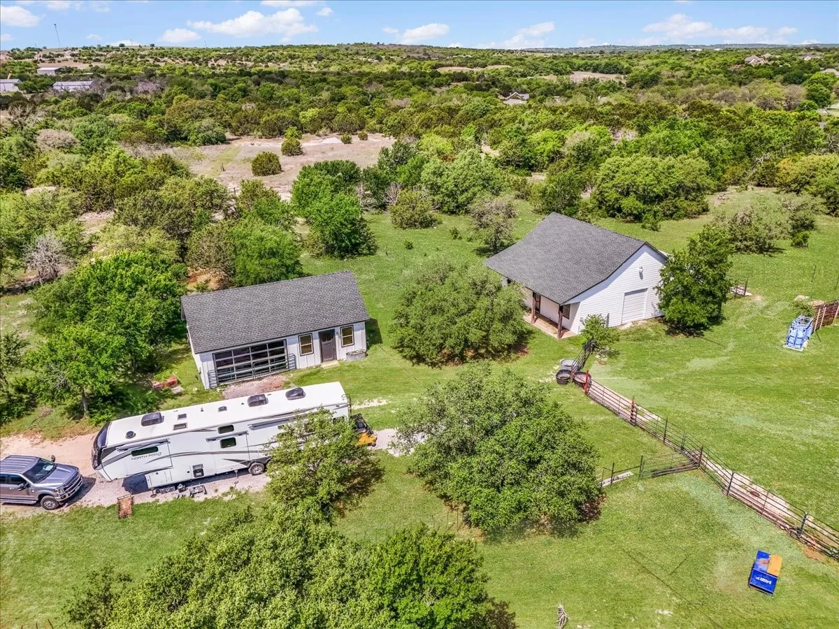 Farm For Sale in Parker County , 1145 Veal Station Road A, Weatherford, Texas 76085, 4 Bedroom, 3 Bathroom, 4 Garage spaces, 3,071 Sqft, built in 2010, Preowned, mls#21250703, Real Estate Agent in Weatherford, Homes For Sale in Parker county, Homes For Sale in Weatherford, Realtor in Weatherford Texas, Real Estate Brokerage Independent Realty Texas, Luminita Cordes Realtor