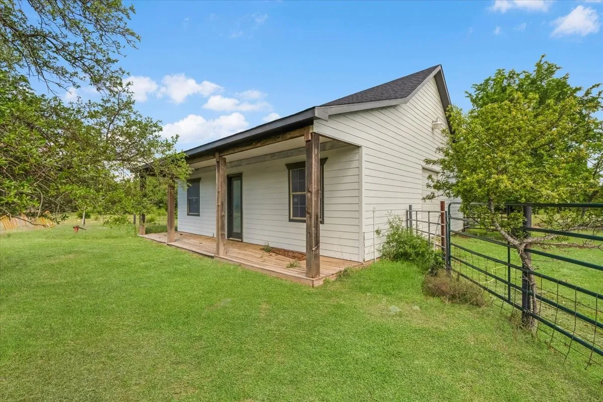 Farm For Sale in Parker County , 1145 Veal Station Road A, Weatherford, Texas 76085, 4 Bedroom, 3 Bathroom, 4 Garage spaces, 3,071 Sqft, built in 2010, Preowned, mls#21250703, Real Estate Agent in Weatherford, Homes For Sale in Parker county, Homes For Sale in Weatherford, Realtor in Weatherford Texas, Real Estate Brokerage Independent Realty Texas, Luminita Cordes Realtor