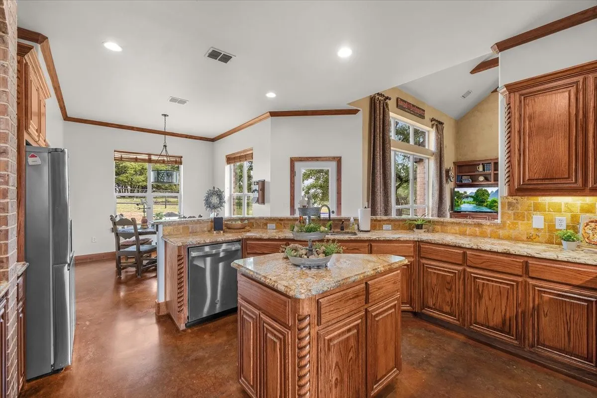 Farm For Sale in Parker County , 1145 Veal Station Road A, Weatherford, Texas 76085, 4 Bedroom, 3 Bathroom, 4 Garage spaces, 3,071 Sqft, built in 2010, Preowned, mls#21250703, Real Estate Agent in Weatherford, Homes For Sale in Parker county, Homes For Sale in Weatherford, Realtor in Weatherford Texas, Real Estate Brokerage Independent Realty Texas, Luminita Cordes Realtor