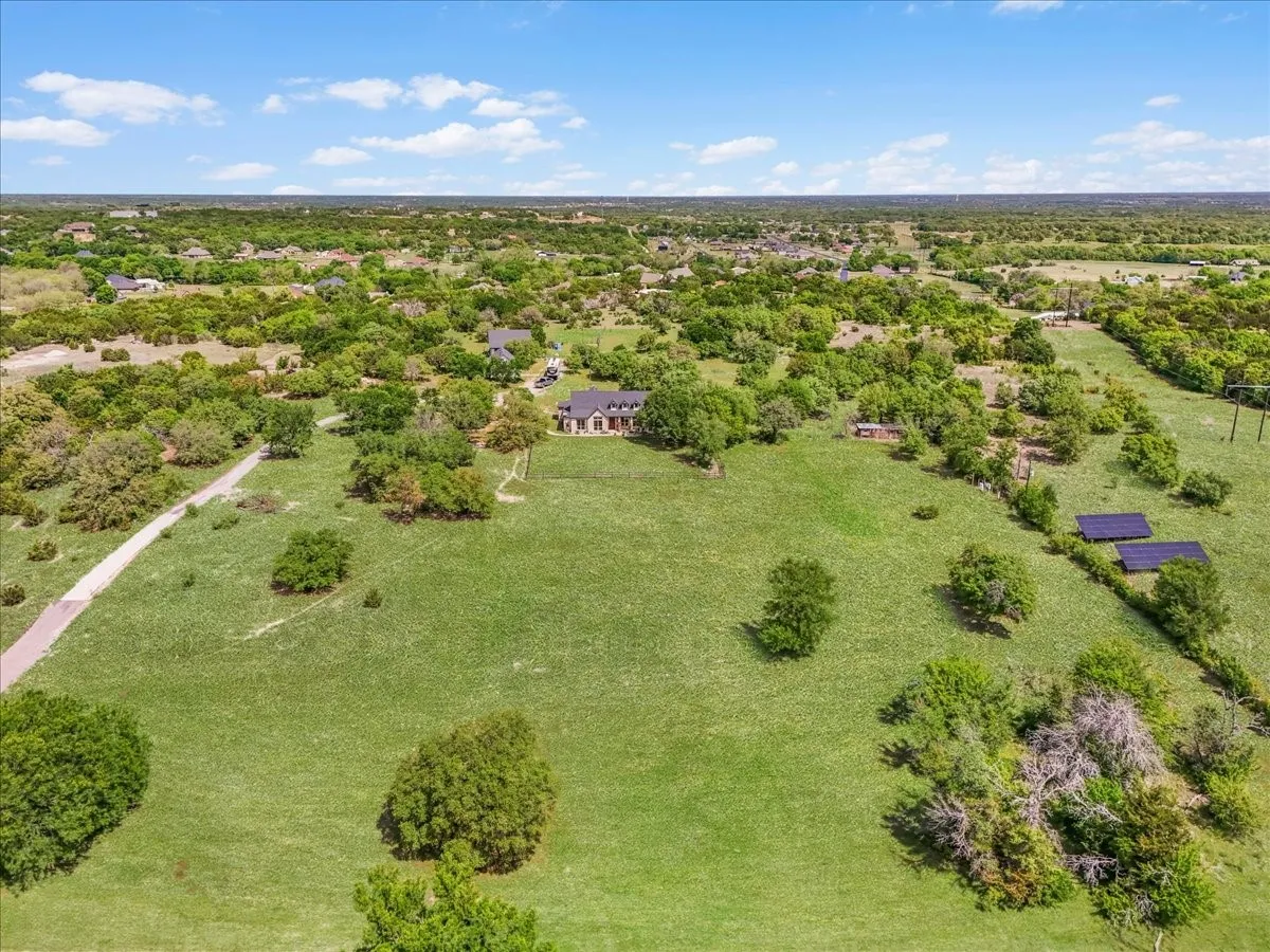 Farm For Sale in Parker County , 1145 Veal Station Road A, Weatherford, Texas 76085, 4 Bedroom, 3 Bathroom, 4 Garage spaces, 3,071 Sqft, built in 2010, Preowned, mls#21250703, Real Estate Agent in Weatherford, Homes For Sale in Parker county, Homes For Sale in Weatherford, Realtor in Weatherford Texas, Real Estate Brokerage Independent Realty Texas, Luminita Cordes Realtor