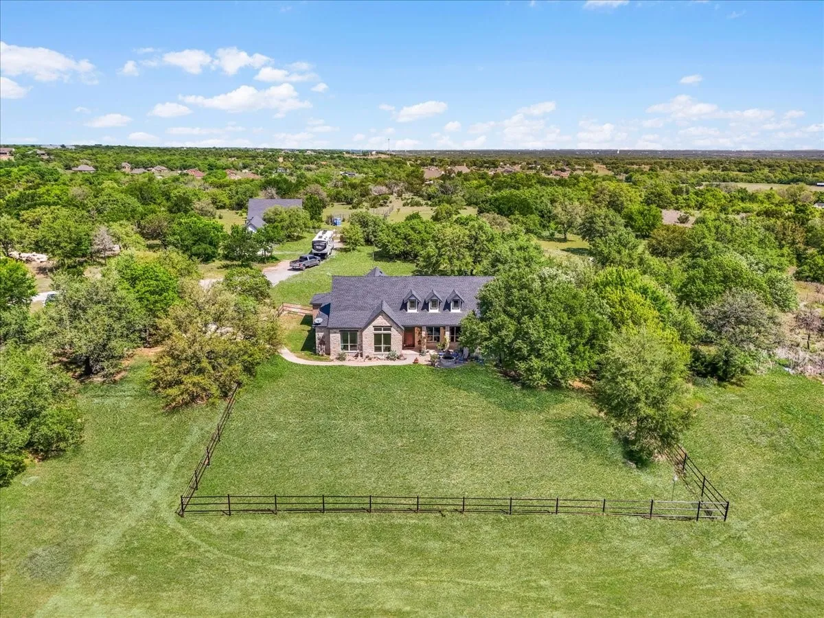 Farm For Sale in Parker County , 1145 Veal Station Road A, Weatherford, Texas 76085, 4 Bedroom, 3 Bathroom, 4 Garage spaces, 3,071 Sqft, built in 2010, Preowned, mls#21250703, Real Estate Agent in Weatherford, Homes For Sale in Parker county, Homes For Sale in Weatherford, Realtor in Weatherford Texas, Real Estate Brokerage Independent Realty Texas, Luminita Cordes Realtor