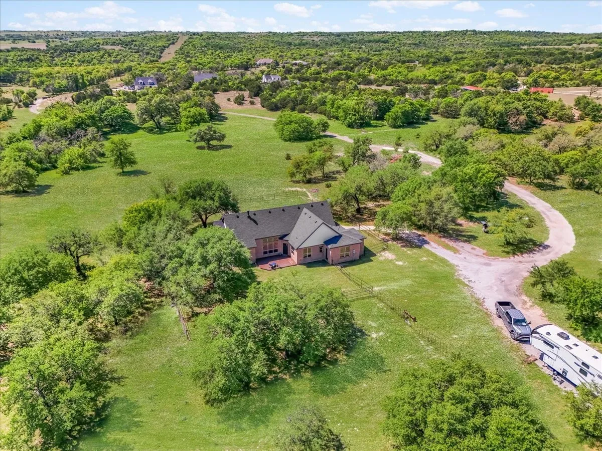 Farm For Sale in Parker County , 1145 Veal Station Road A, Weatherford, Texas 76085, 4 Bedroom, 3 Bathroom, 4 Garage spaces, 3,071 Sqft, built in 2010, Preowned, mls#21250703, Real Estate Agent in Weatherford, Homes For Sale in Parker county, Homes For Sale in Weatherford, Realtor in Weatherford Texas, Real Estate Brokerage Independent Realty Texas, Luminita Cordes Realtor