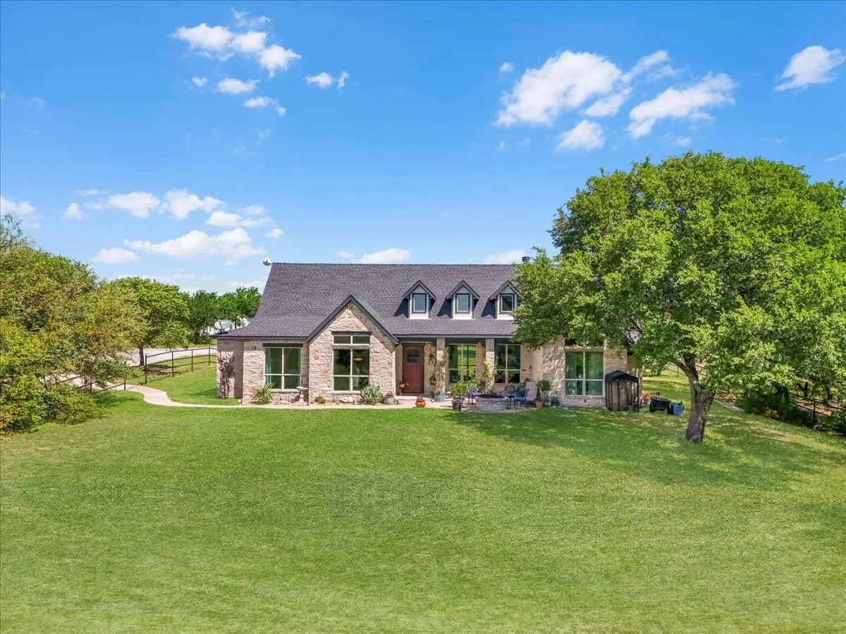 Farm For Sale in Parker County , 1145 Veal Station Road A, Weatherford, Texas 76085, 4 Bedroom, 3 Bathroom, 4 Garage spaces, 3,071 Sqft, built in 2010, Preowned, mls#21250703, Real Estate Agent in Weatherford, Homes For Sale in Parker county, Homes For Sale in Weatherford, Realtor in Weatherford Texas, Real Estate Brokerage Independent Realty Texas, Luminita Cordes Realtor