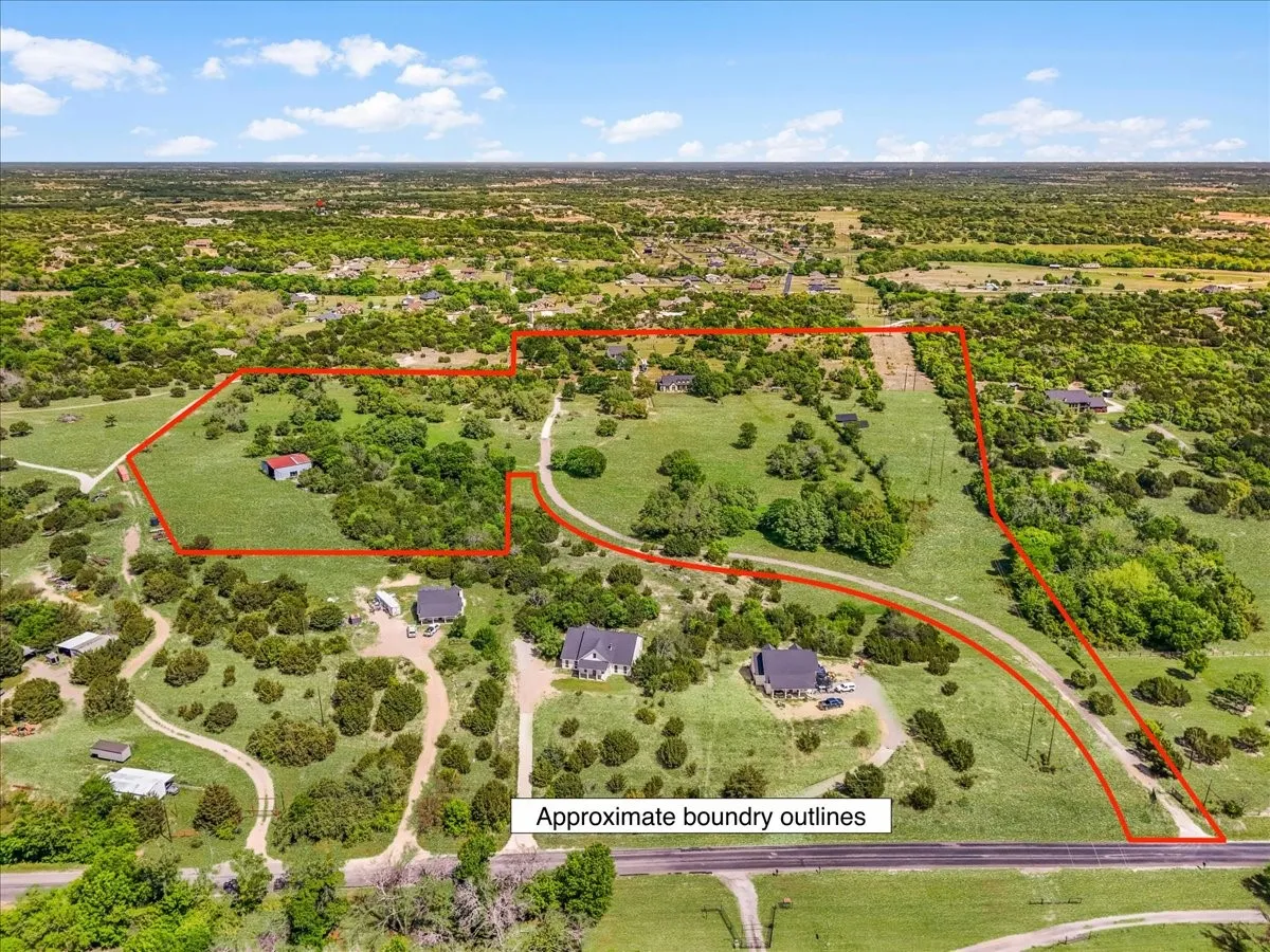 Farm For Sale in Parker County , 1145 Veal Station Road A, Weatherford, Texas 76085, 4 Bedroom, 3 Bathroom, 4 Garage spaces, 3,071 Sqft, built in 2010, Preowned, mls#21250703, Real Estate Agent in Weatherford, Homes For Sale in Parker county, Homes For Sale in Weatherford, Realtor in Weatherford Texas, Real Estate Brokerage Independent Realty Texas, Luminita Cordes Realtor