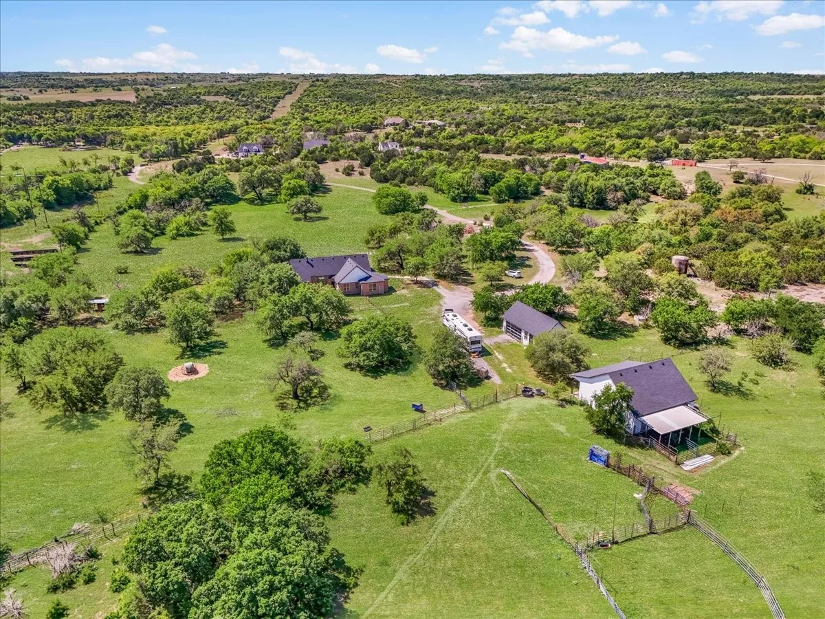 Farm For Sale in Parker County , 1145 Veal Station Road A, Weatherford, Texas 76085, 4 Bedroom, 3 Bathroom, 4 Garage spaces, 3,071 Sqft, built in 2010, Preowned, mls#21250703, Real Estate Agent in Weatherford, Homes For Sale in Parker county, Homes For Sale in Weatherford, Realtor in Weatherford Texas, Real Estate Brokerage Independent Realty Texas, Luminita Cordes Realtor