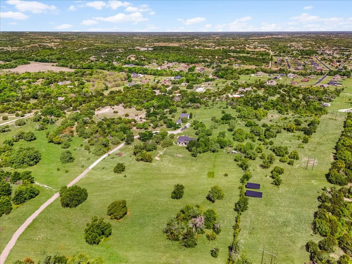 Farm For Sale in Parker County , 1145 Veal Station Road A, Weatherford, Texas 76085, 4 Bedroom, 3 Bathroom, 4 Garage spaces, 3,071 Sqft, built in 2010, Preowned, mls#21250703, Real Estate Agent in Weatherford, Homes For Sale in Parker county, Homes For Sale in Weatherford, Realtor in Weatherford Texas, Real Estate Brokerage Independent Realty Texas, Luminita Cordes Realtor