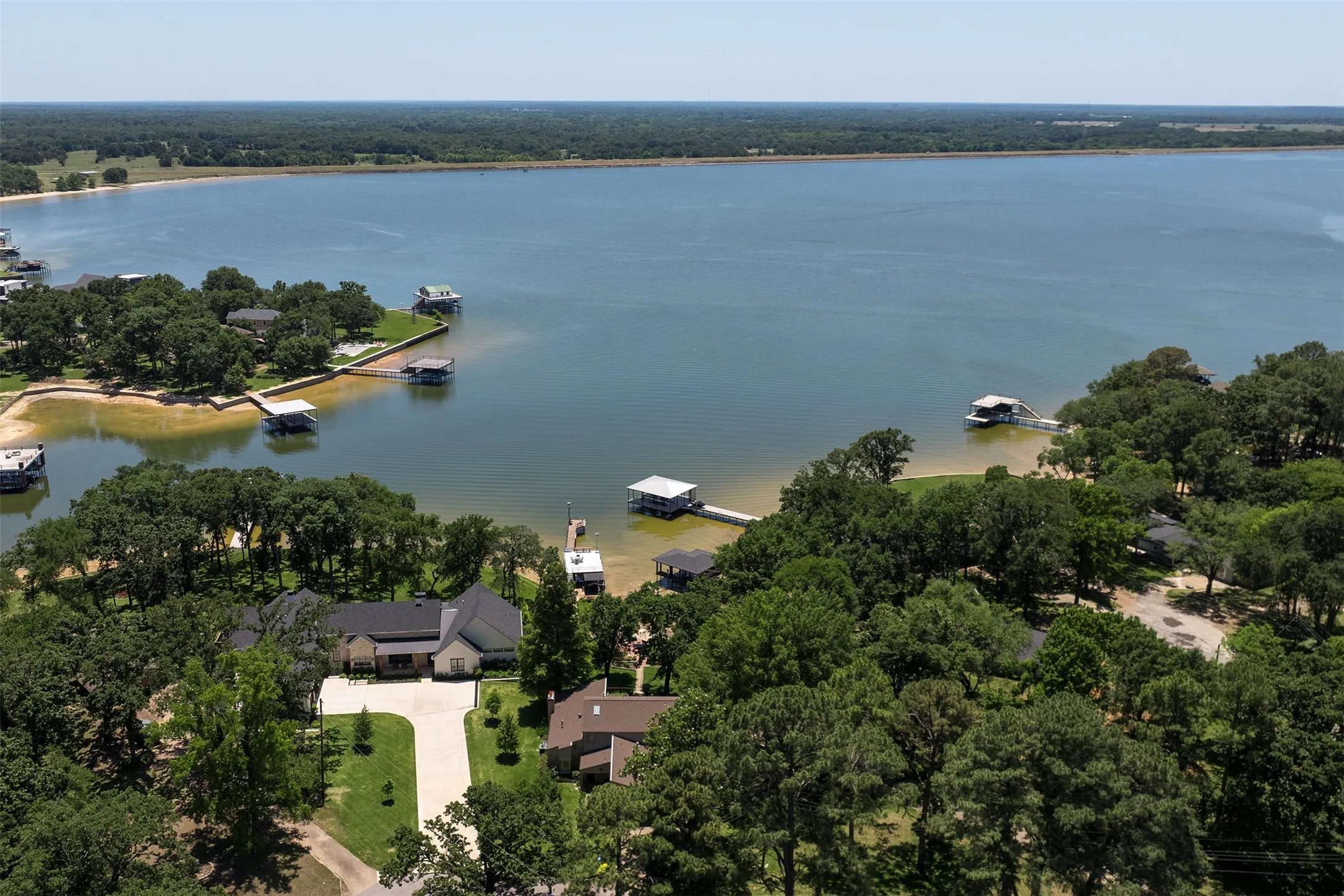 Single Family Residence For Sale in Henderson County , 205 Shoreline Drive, Star Harbor, Texas 75148, 4 Bedroom, 4 Bathroom, 2 Garage spaces, 3,066 Sqft, built in 1985, Preowned, mls#21250696, Real Estate Agent in Star Harbor, Homes For Sale in Henderson county, Homes For Sale in Star Harbor, Realtor in Star Harbor Texas, Real Estate Brokerage Independent Realty Texas, Luminita Cordes Realtor