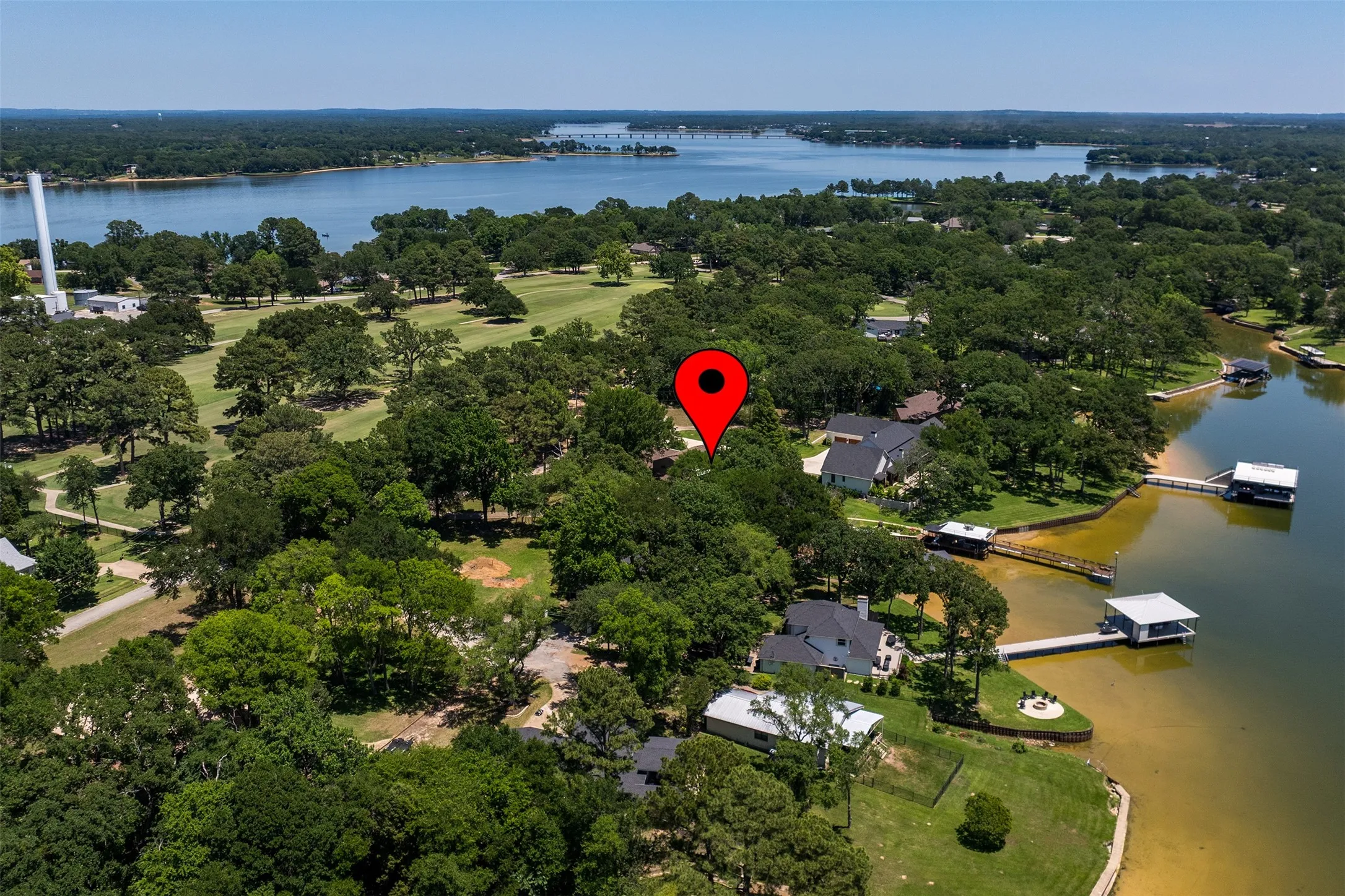 Single Family Residence For Sale in Henderson County , 205 Shoreline Drive, Star Harbor, Texas 75148, 4 Bedroom, 4 Bathroom, 2 Garage spaces, 3,066 Sqft, built in 1985, Preowned, mls#21250696, Real Estate Agent in Star Harbor, Homes For Sale in Henderson county, Homes For Sale in Star Harbor, Realtor in Star Harbor Texas, Real Estate Brokerage Independent Realty Texas, Luminita Cordes Realtor