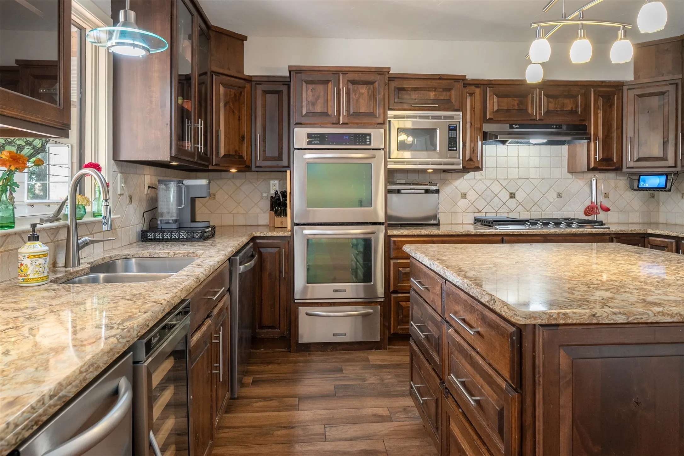 Single Family Residence For Sale in Henderson County , 205 Shoreline Drive, Star Harbor, Texas 75148, 4 Bedroom, 4 Bathroom, 2 Garage spaces, 3,066 Sqft, built in 1985, Preowned, mls#21250696, Real Estate Agent in Star Harbor, Homes For Sale in Henderson county, Homes For Sale in Star Harbor, Realtor in Star Harbor Texas, Real Estate Brokerage Independent Realty Texas, Luminita Cordes Realtor