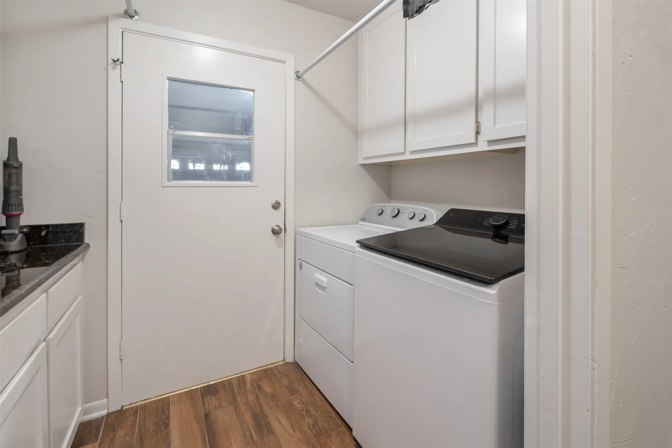 Single Family Residence For Sale in Henderson County , 205 Shoreline Drive, Star Harbor, Texas 75148, 4 Bedroom, 4 Bathroom, 2 Garage spaces, 3,066 Sqft, built in 1985, Preowned, mls#21250696, Real Estate Agent in Star Harbor, Homes For Sale in Henderson county, Homes For Sale in Star Harbor, Realtor in Star Harbor Texas, Real Estate Brokerage Independent Realty Texas, Luminita Cordes Realtor