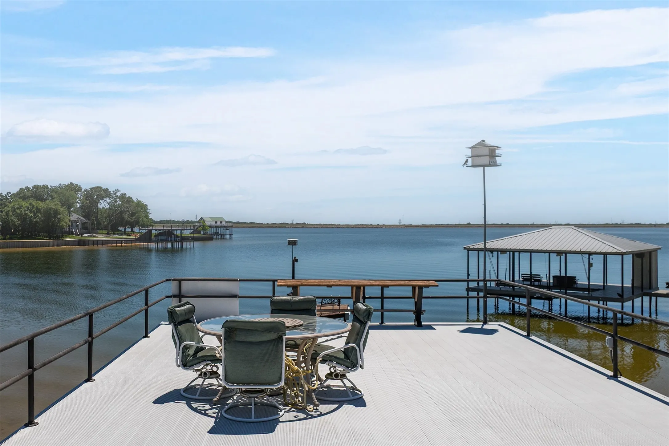 Single Family Residence For Sale in Henderson County , 205 Shoreline Drive, Star Harbor, Texas 75148, 4 Bedroom, 4 Bathroom, 2 Garage spaces, 3,066 Sqft, built in 1985, Preowned, mls#21250696, Real Estate Agent in Star Harbor, Homes For Sale in Henderson county, Homes For Sale in Star Harbor, Realtor in Star Harbor Texas, Real Estate Brokerage Independent Realty Texas, Luminita Cordes Realtor
