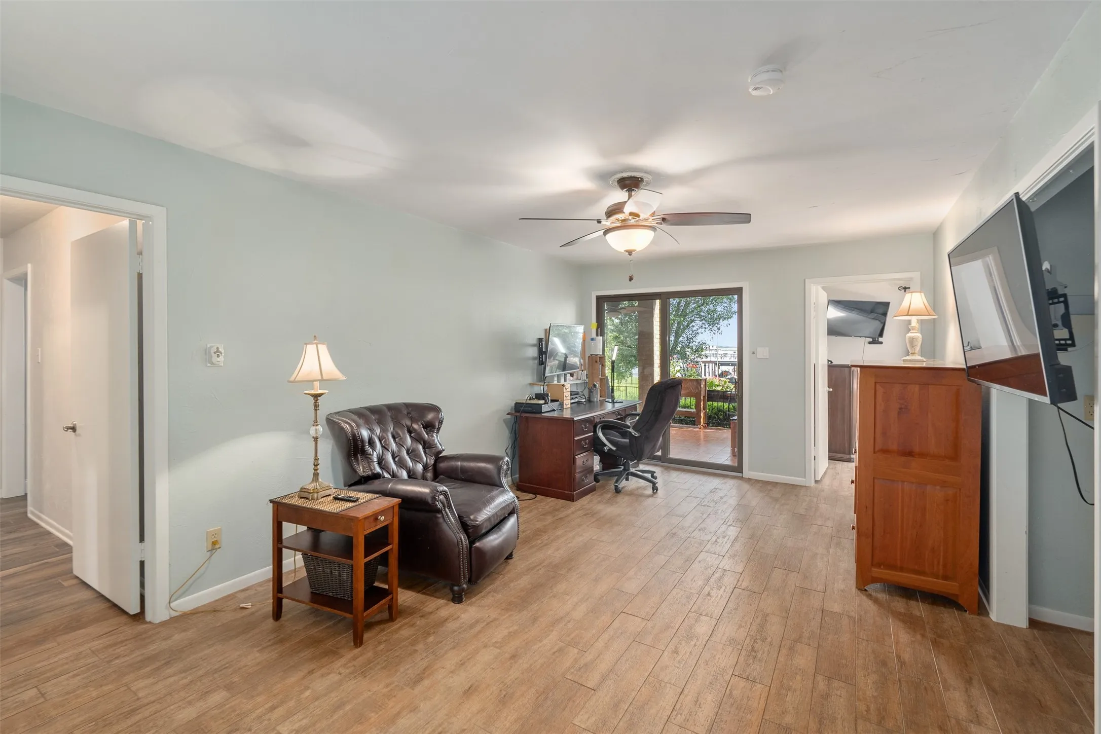 Single Family Residence For Sale in Henderson County , 205 Shoreline Drive, Star Harbor, Texas 75148, 4 Bedroom, 4 Bathroom, 2 Garage spaces, 3,066 Sqft, built in 1985, Preowned, mls#21250696, Real Estate Agent in Star Harbor, Homes For Sale in Henderson county, Homes For Sale in Star Harbor, Realtor in Star Harbor Texas, Real Estate Brokerage Independent Realty Texas, Luminita Cordes Realtor