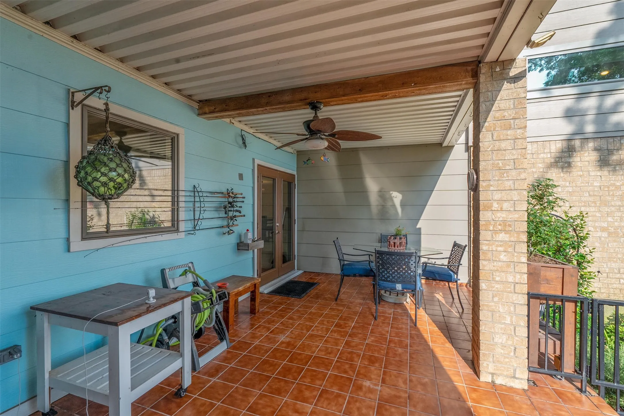 Single Family Residence For Sale in Henderson County , 205 Shoreline Drive, Star Harbor, Texas 75148, 4 Bedroom, 4 Bathroom, 2 Garage spaces, 3,066 Sqft, built in 1985, Preowned, mls#21250696, Real Estate Agent in Star Harbor, Homes For Sale in Henderson county, Homes For Sale in Star Harbor, Realtor in Star Harbor Texas, Real Estate Brokerage Independent Realty Texas, Luminita Cordes Realtor