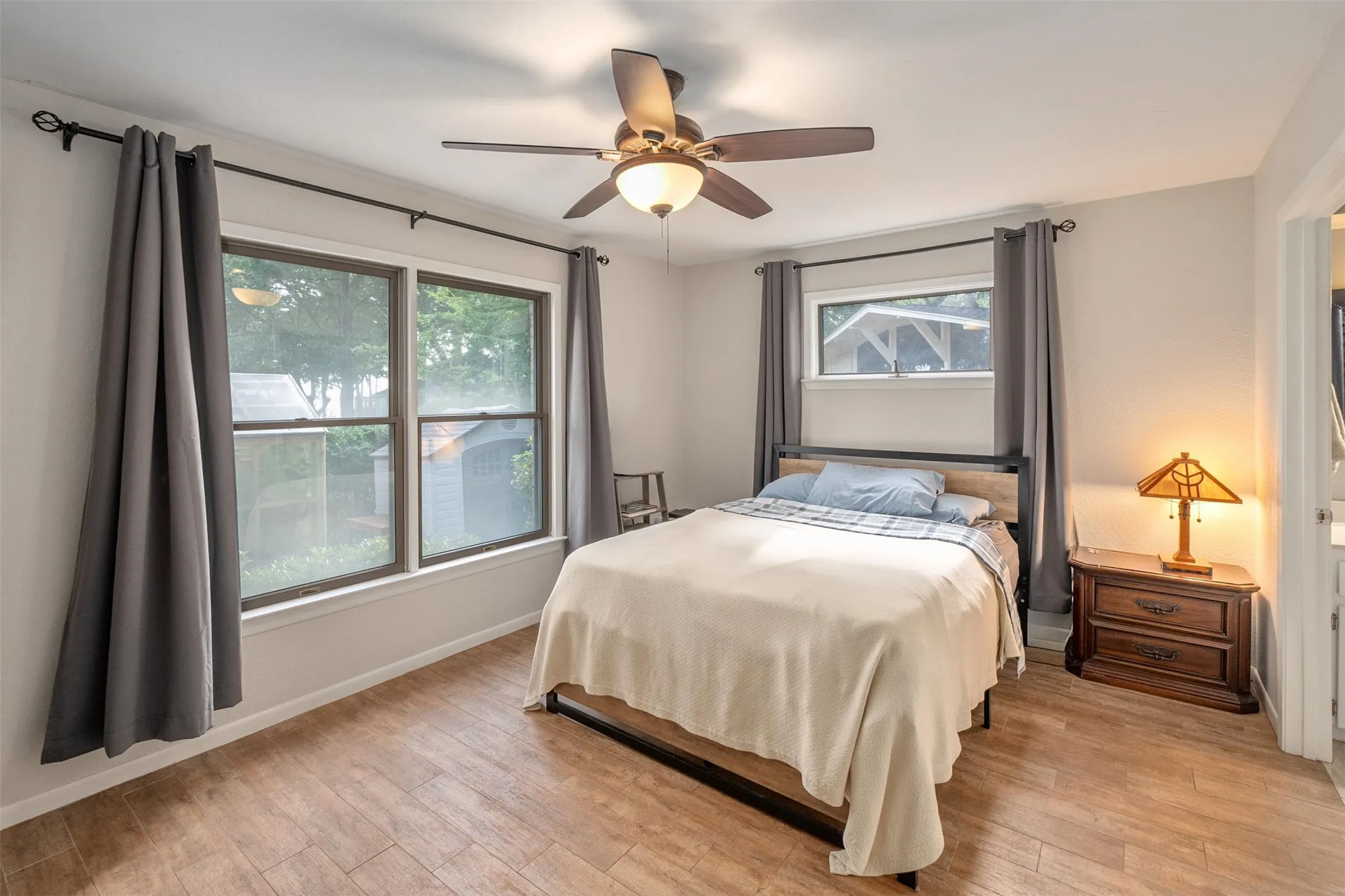 Single Family Residence For Sale in Henderson County , 205 Shoreline Drive, Star Harbor, Texas 75148, 4 Bedroom, 4 Bathroom, 2 Garage spaces, 3,066 Sqft, built in 1985, Preowned, mls#21250696, Real Estate Agent in Star Harbor, Homes For Sale in Henderson county, Homes For Sale in Star Harbor, Realtor in Star Harbor Texas, Real Estate Brokerage Independent Realty Texas, Luminita Cordes Realtor