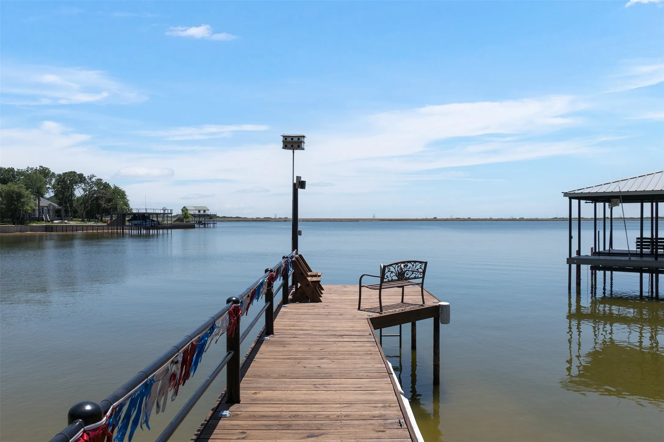 Single Family Residence For Sale in Henderson County , 205 Shoreline Drive, Star Harbor, Texas 75148, 4 Bedroom, 4 Bathroom, 2 Garage spaces, 3,066 Sqft, built in 1985, Preowned, mls#21250696, Real Estate Agent in Star Harbor, Homes For Sale in Henderson county, Homes For Sale in Star Harbor, Realtor in Star Harbor Texas, Real Estate Brokerage Independent Realty Texas, Luminita Cordes Realtor