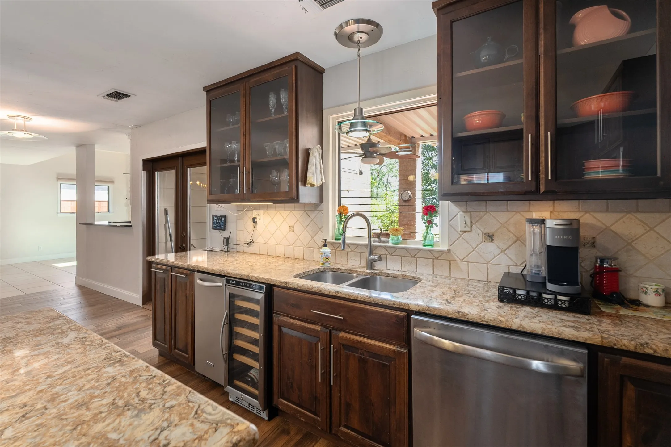 Single Family Residence For Sale in Henderson County , 205 Shoreline Drive, Star Harbor, Texas 75148, 4 Bedroom, 4 Bathroom, 2 Garage spaces, 3,066 Sqft, built in 1985, Preowned, mls#21250696, Real Estate Agent in Star Harbor, Homes For Sale in Henderson county, Homes For Sale in Star Harbor, Realtor in Star Harbor Texas, Real Estate Brokerage Independent Realty Texas, Luminita Cordes Realtor